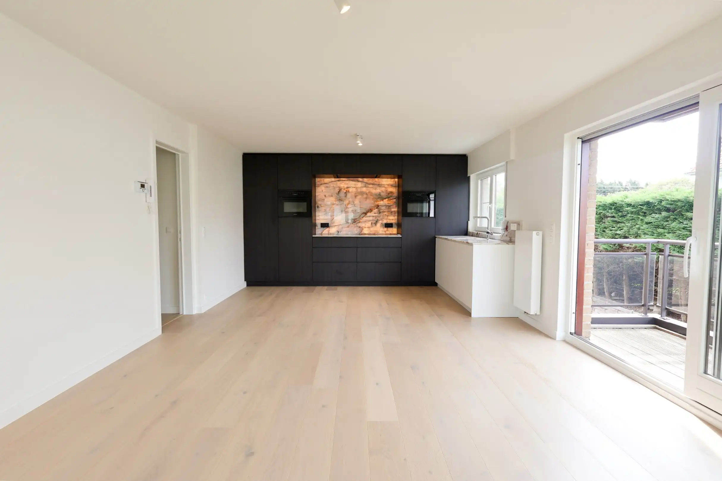 Gerenoveerd appartement met 2 slaapkamers én terras vlak bij het strand van Sint-André Oostduinkerke foto 7