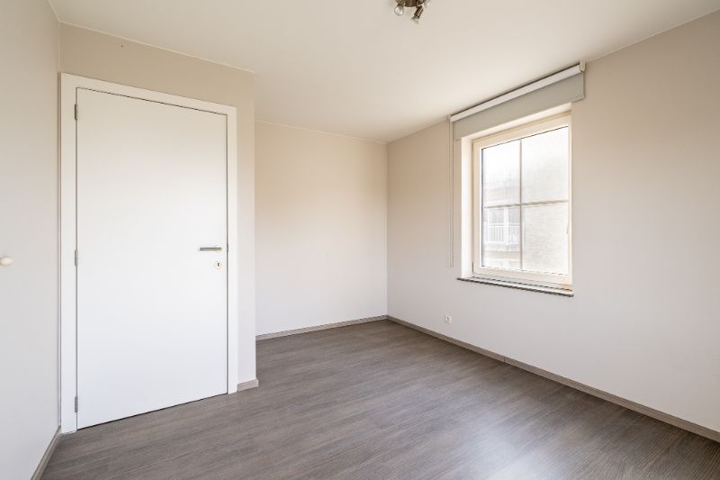 Halfopen woning met 4 slaapkamers en tuin nabij station Ingelmunster foto 11