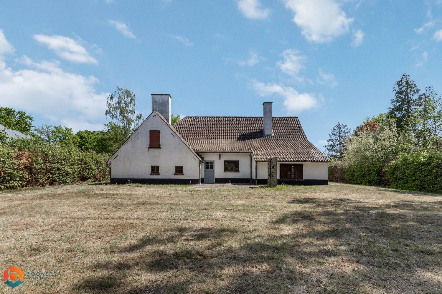 Landelijke Villa gelegen in groene omgeving met veel potentieel foto 20