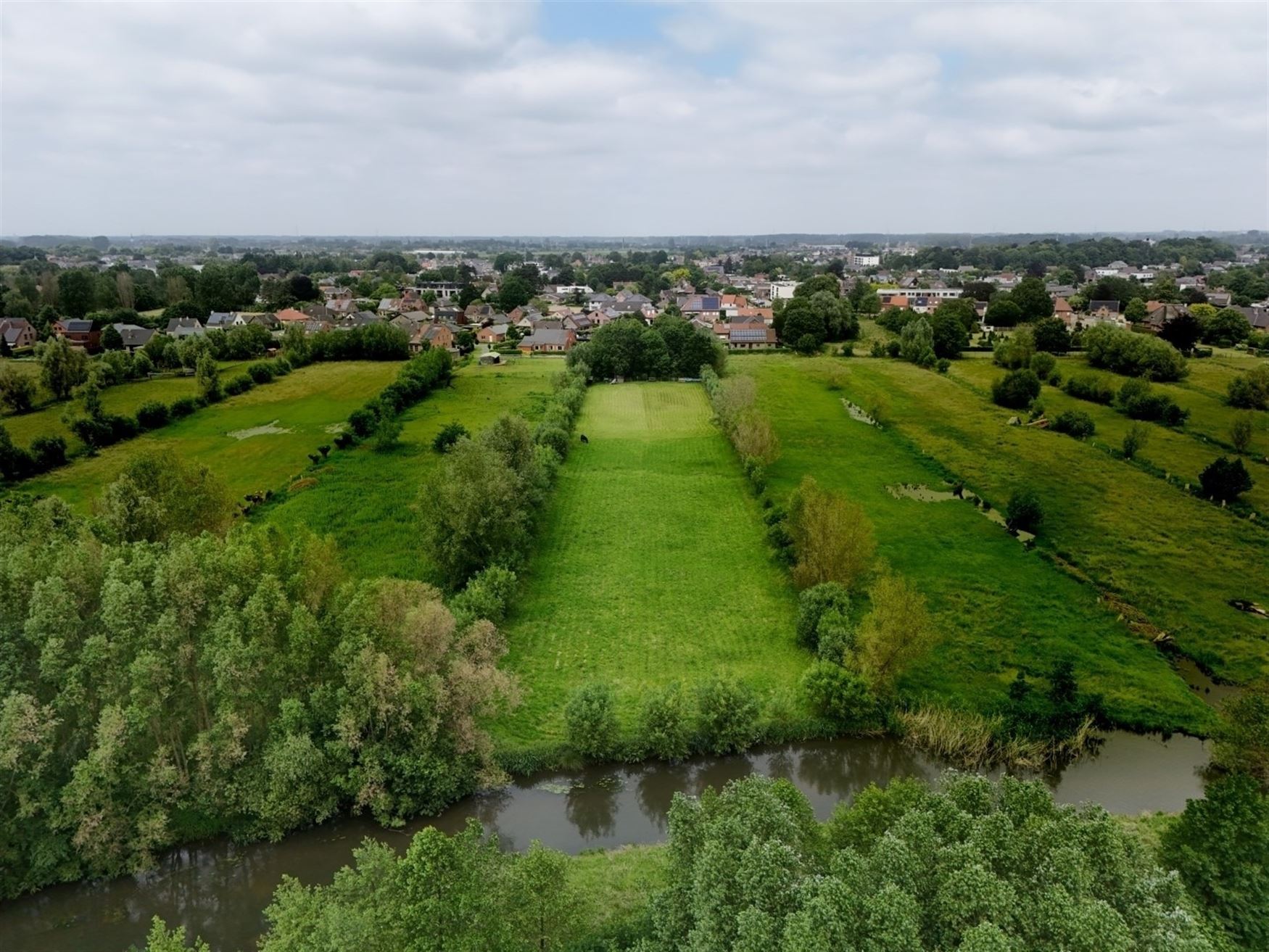 Mooie gezinsvilla met zonnige tuin en weide foto 27