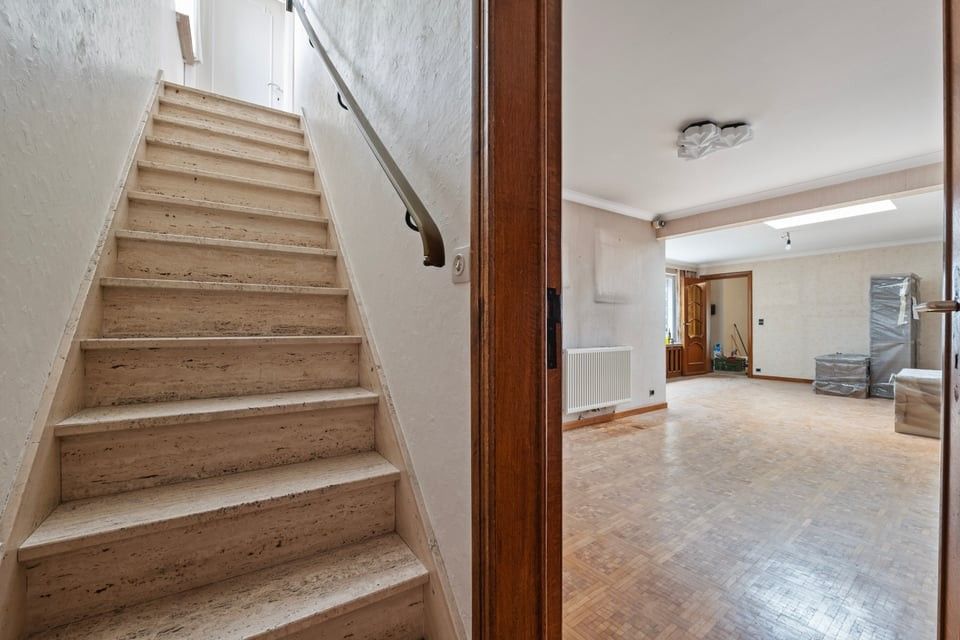 TE RENOVEREN APPARTEMENT MET 2 SLKS IN HET CENTRUM VAN SINT-TRUIDEN foto 8