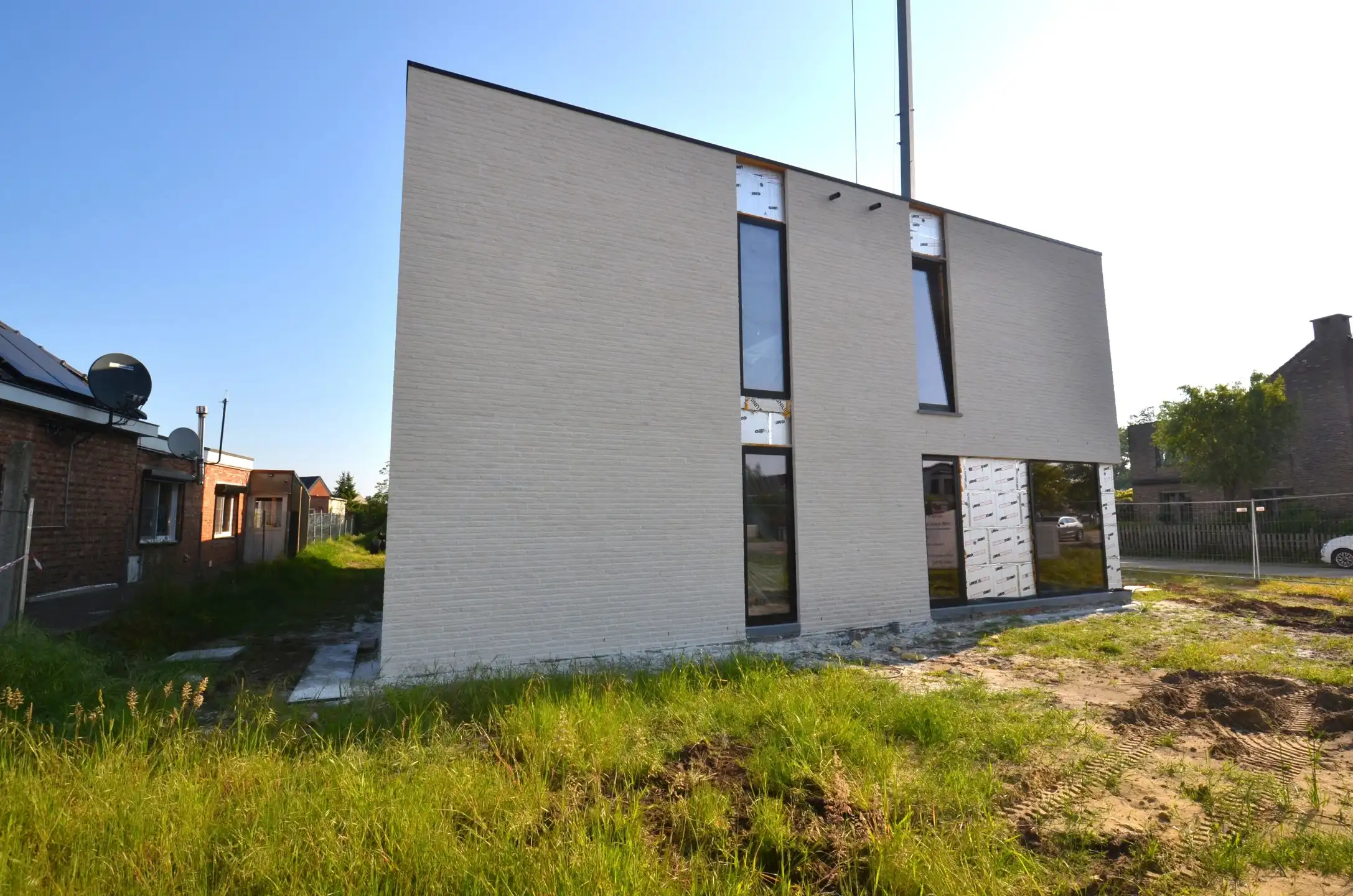 Nieuwbouwwoning met 3 slaapkamers foto {{pictureIndex}}