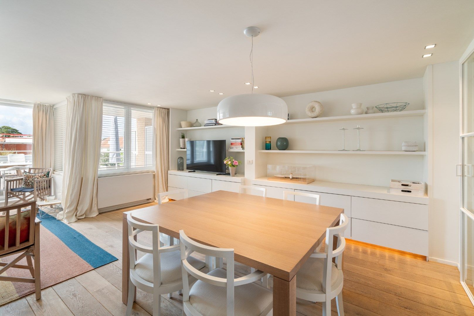 Zeer smaakvol afgewerkt duplex appartement gelegen te Oud Knokke foto 5