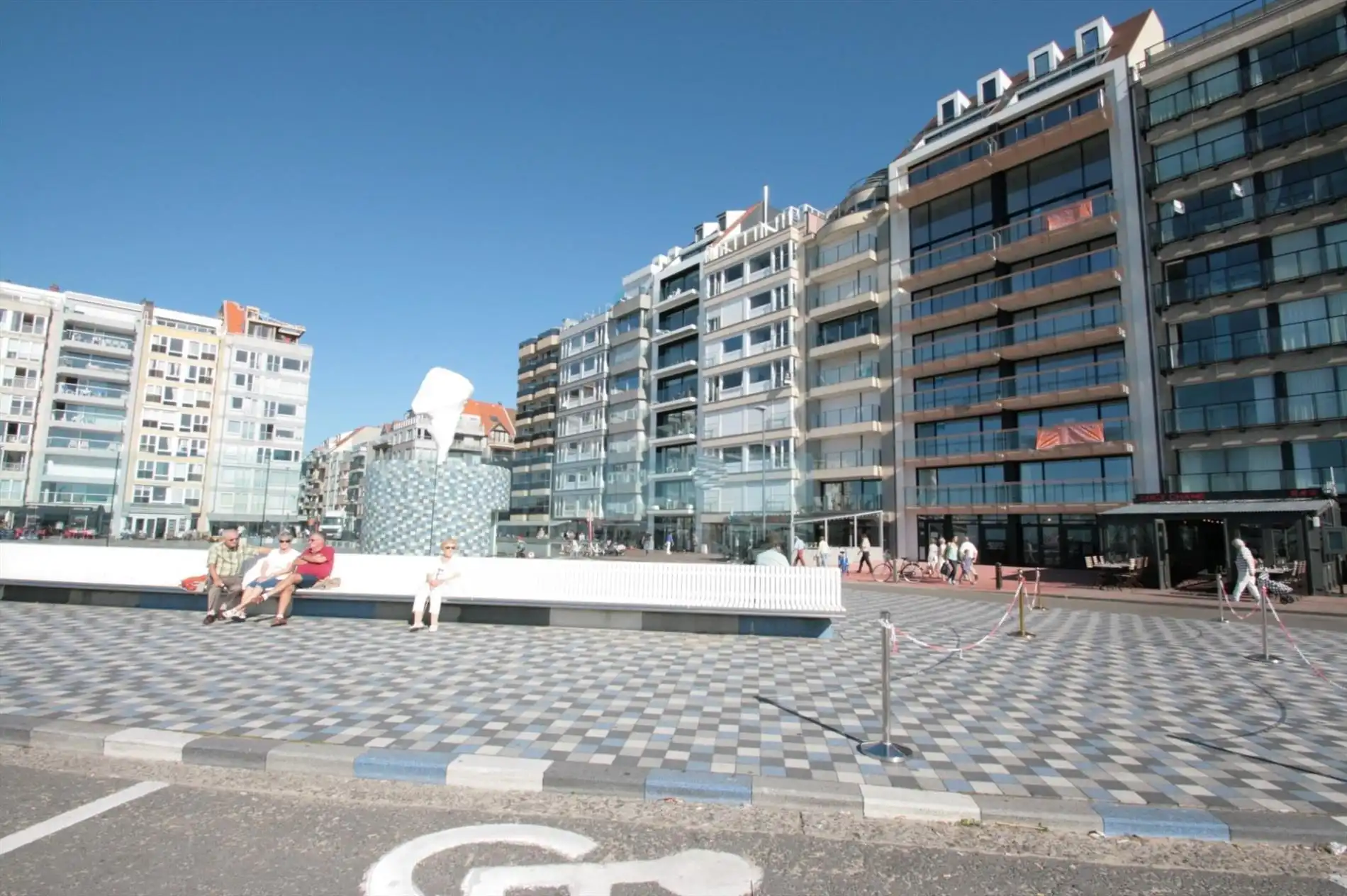 Restaurant te koop nieuwbouwproject Res Midan van 302m² Rubensplein foto {{pictureIndex}}