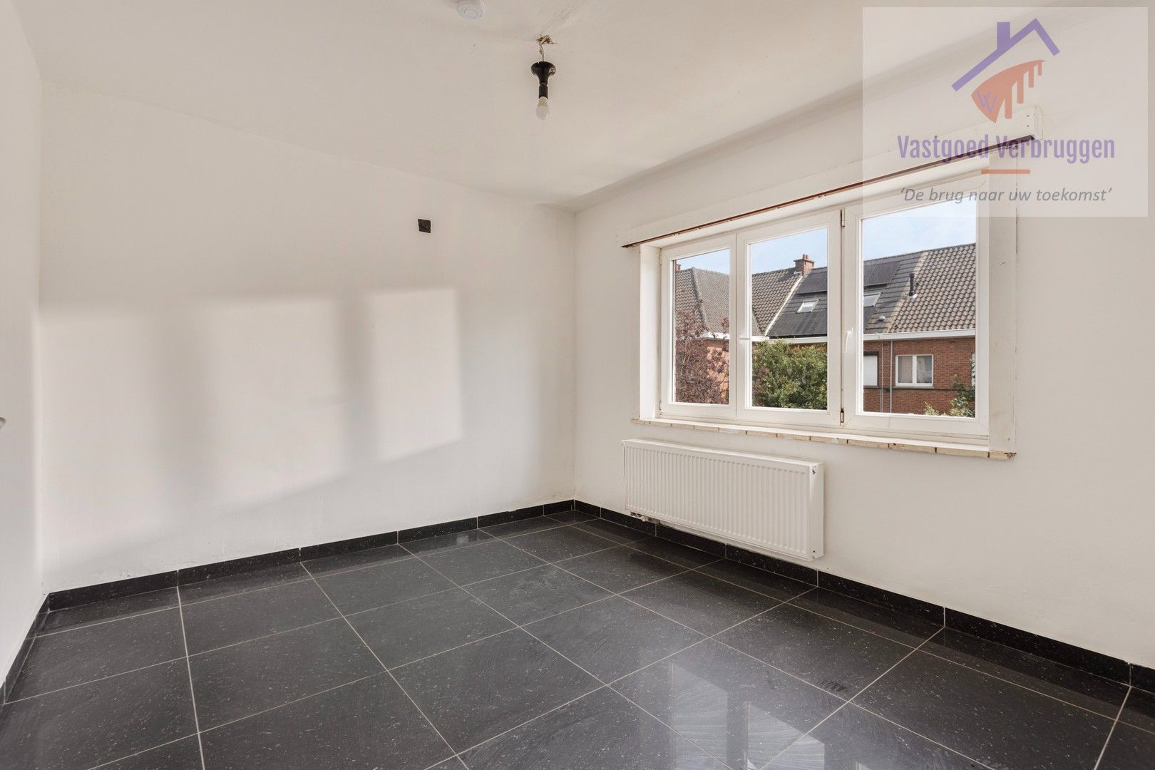 Centraal gelegen ruime woning met 5 slaapkamers, 2 badkamers en tuin! foto 8