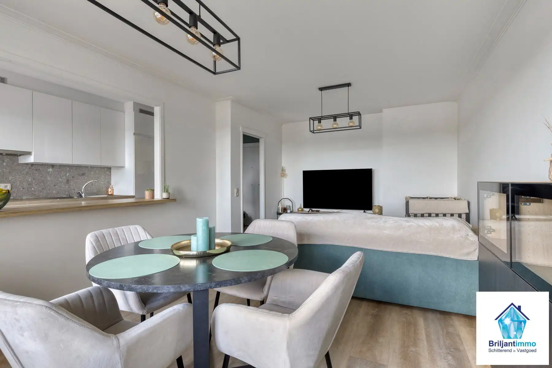 Lichtrijk appartement met terras en 2 slp op toplocatie! foto 5