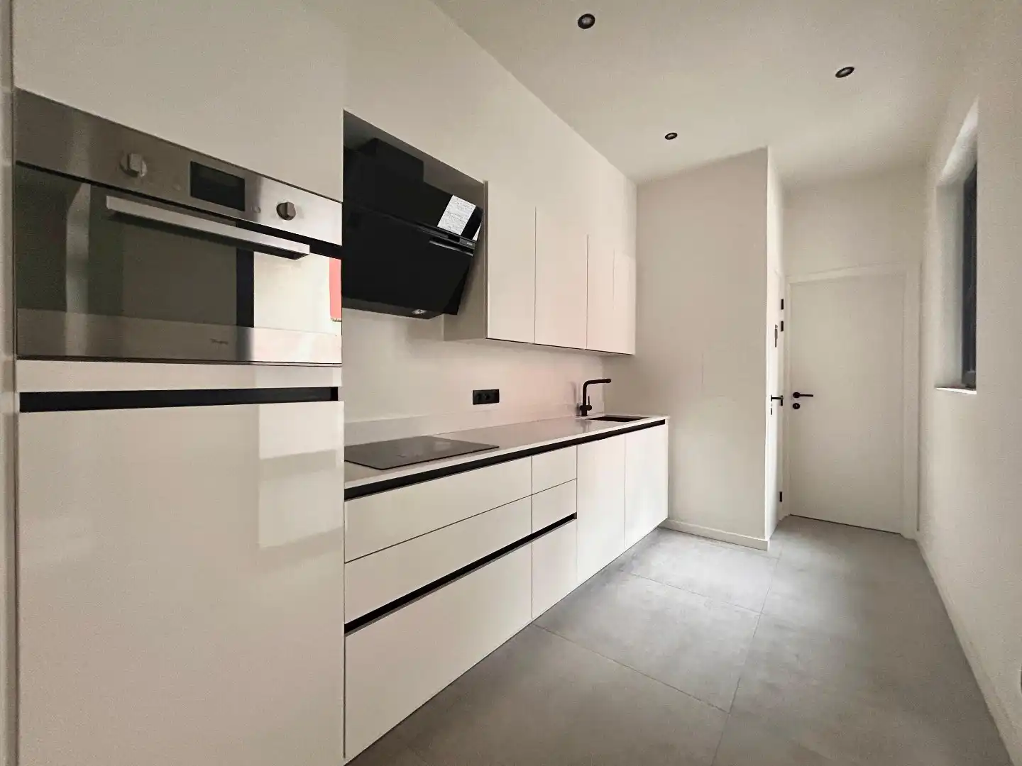 Gezellig gelijkvloers 2-slpk app met tuin. foto 4