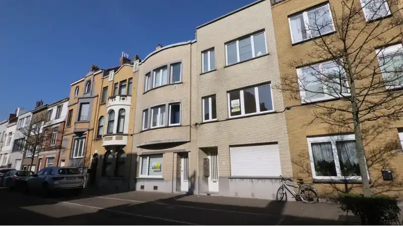 Vernieuwd 1-slaapkamerappartement te huur in Oostende foto {{pictureIndex}}