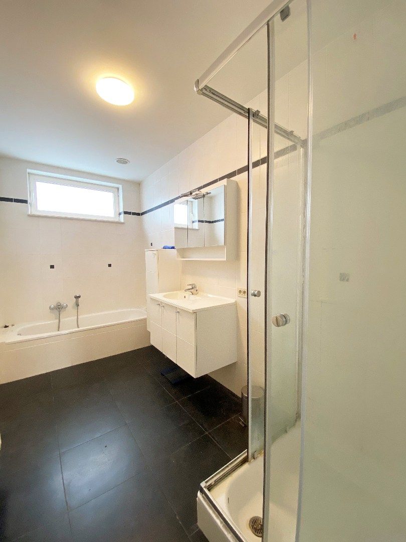 INSTAPKLAAR GELIJKVLOERS APPARTEMENT MET 2 SLAAPKAMERS EN STAANPLAATS!!!! foto 5