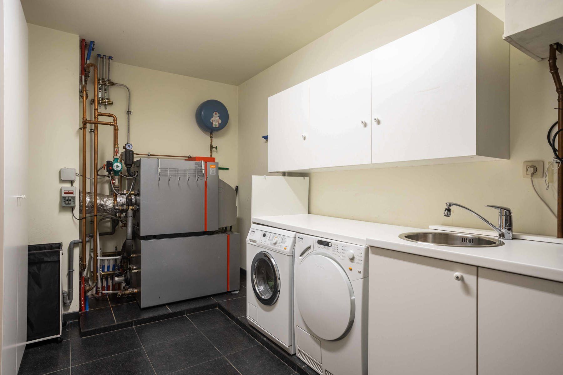 Instapklare woning 4 slpks met zwembad en poolhouse foto 13