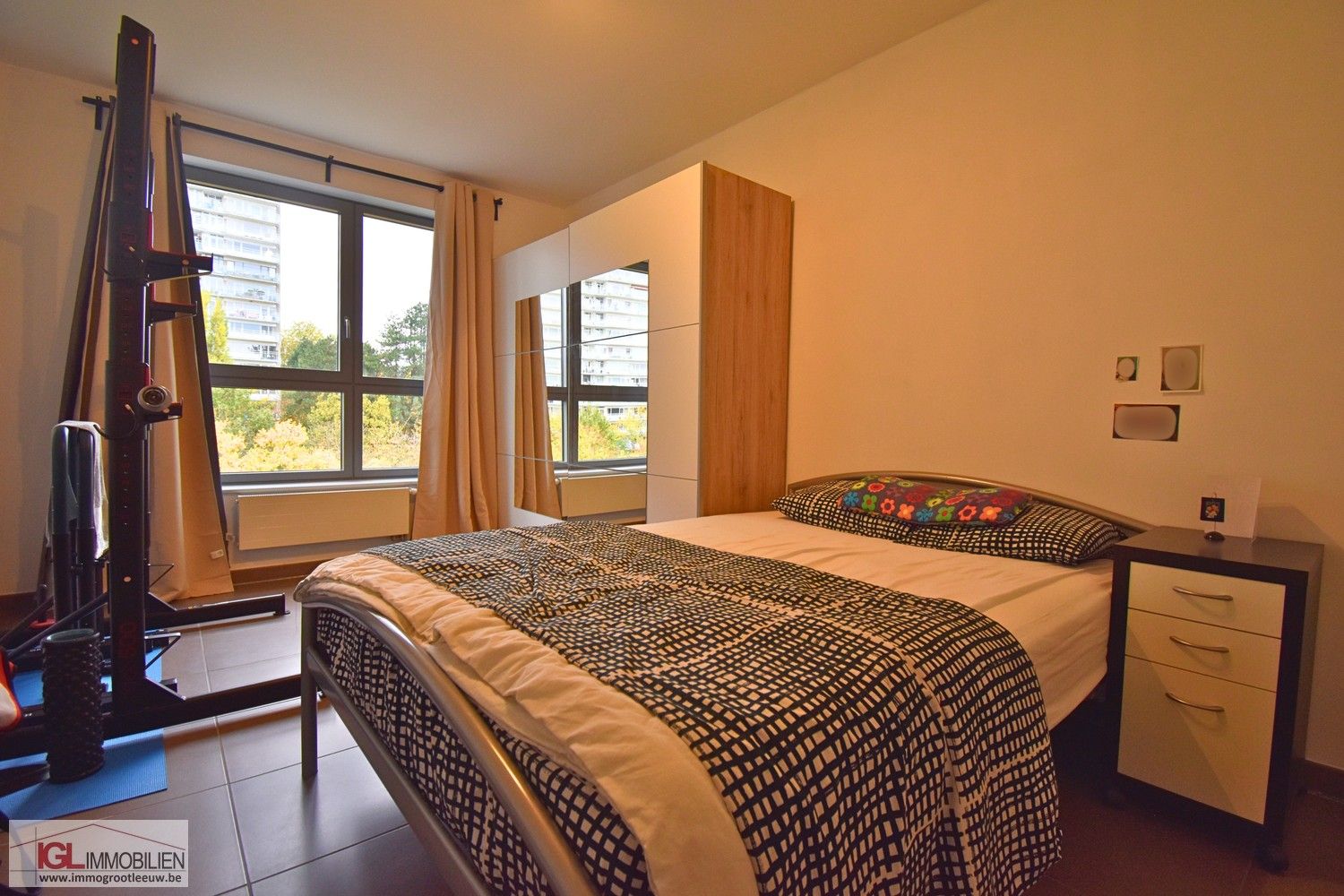 Recente 1 kamer appartement met terras en staanplaats. foto 6