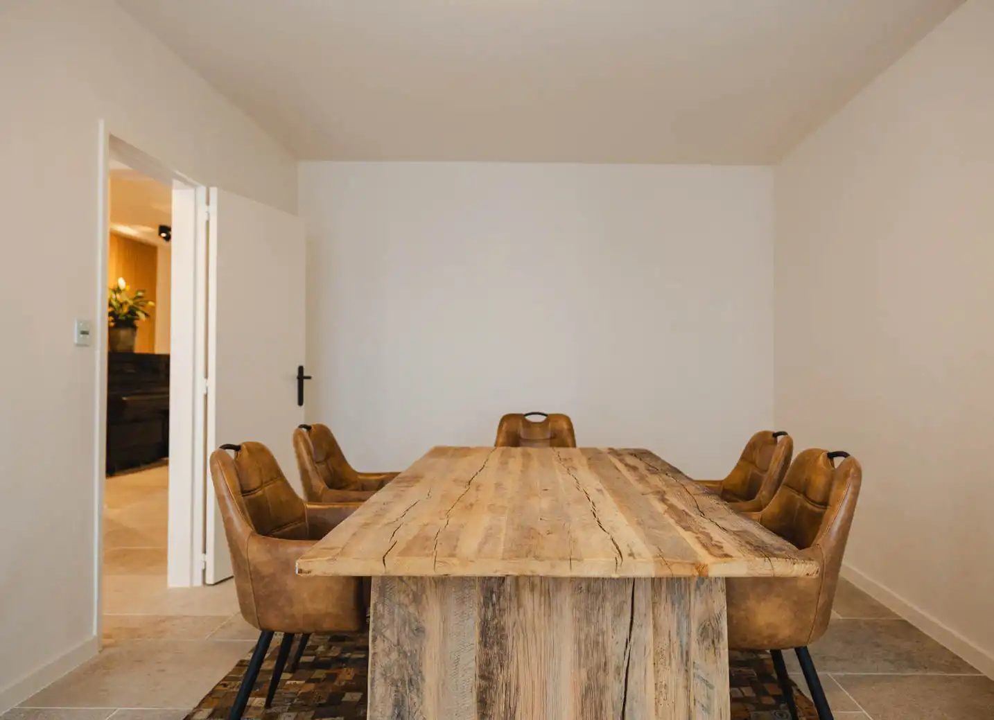 exclusief gerenoveerde herenwoning met garage, zonnige stadstuin en terrassen in het historische hart van Brugge foto 4