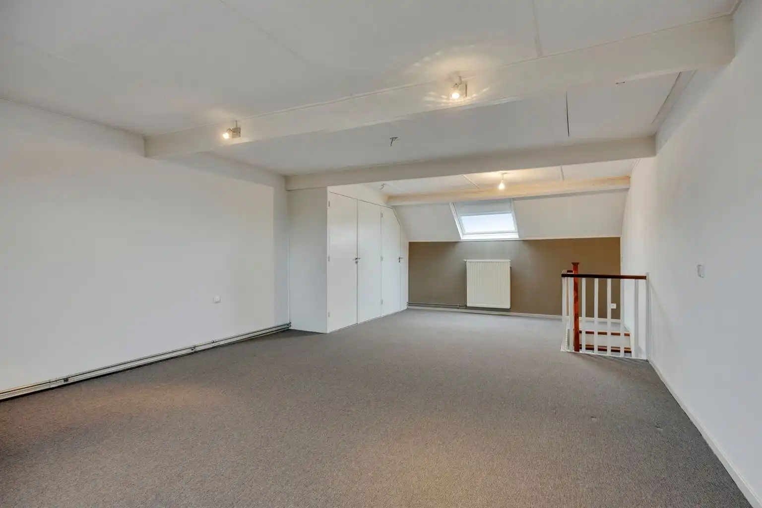Prachtig gerenoveerde stadswoning met 3 slaapkamers en zuidgerichte tuin, op wandelafstand van het centrum van Maaseik. foto 29