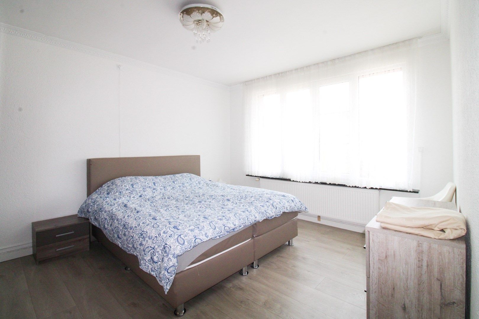 Verrassend ruime gezinswoning met energielabel B, vier slaapkamers en een uitgestrekte diepe tuin te koop in Sint-Niklaas! foto 16