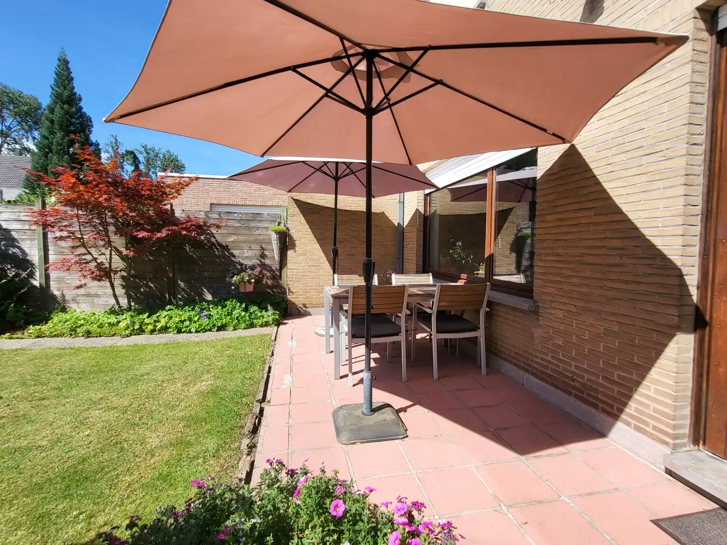 Deze ruime halfopen bebouwing met een bewoonbare oppervlakte van 134 m² is rustig gelegen aan de stadsrand. foto 8