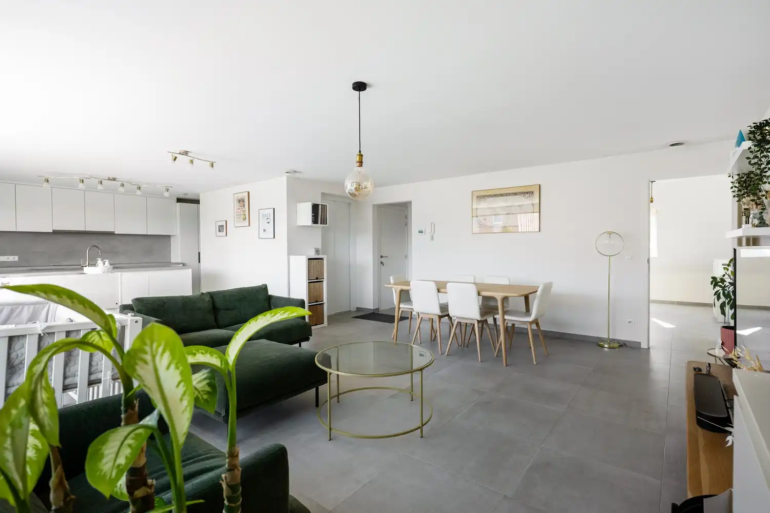 Moderne penthouse met 2 slpkrs, terras en autostaanplaats in centrum Onze-Lieve-Vrouw-Waver foto 2