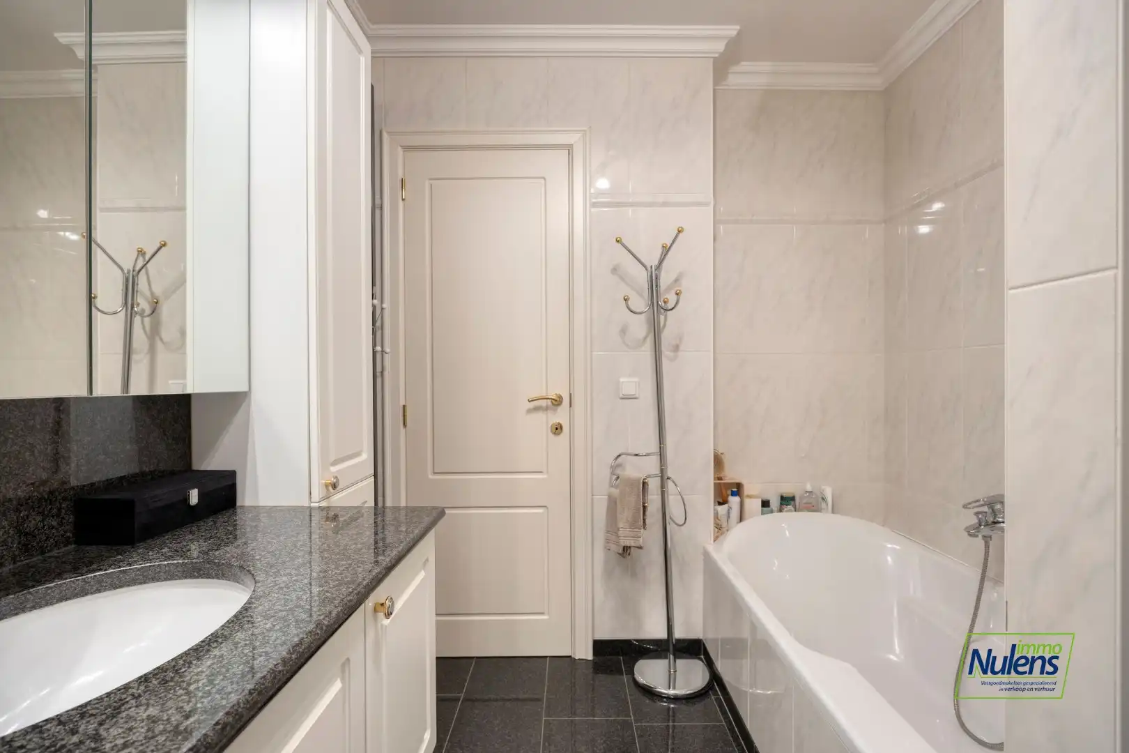 PRACHTIG APPARTEMENT van 105 M² met 2 SLAAPKAMERS,  2 TERRASSEN EN AUTOSTANDPLAATS IN HARTJE LANAKEN! foto 23