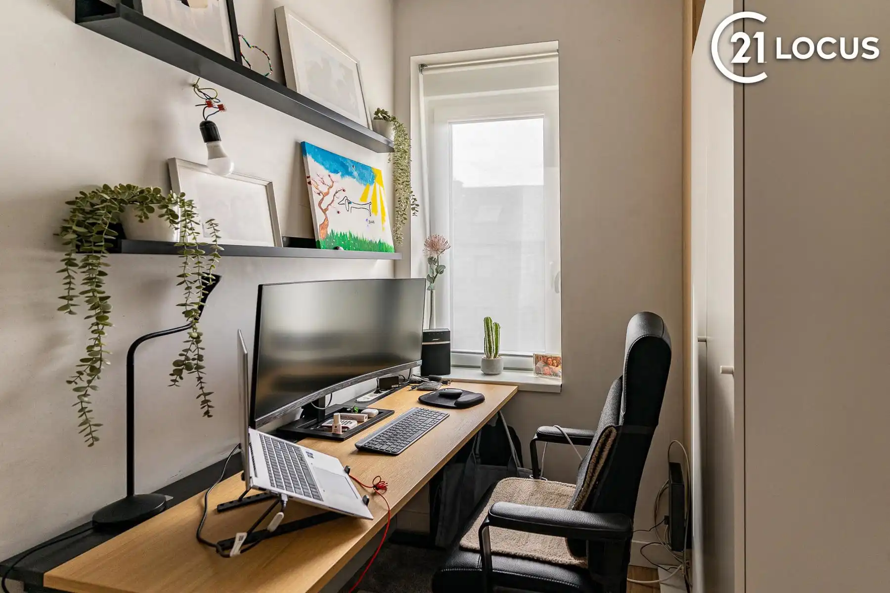 Lichtrijke woning met ruime leefkeuken en garage foto 18