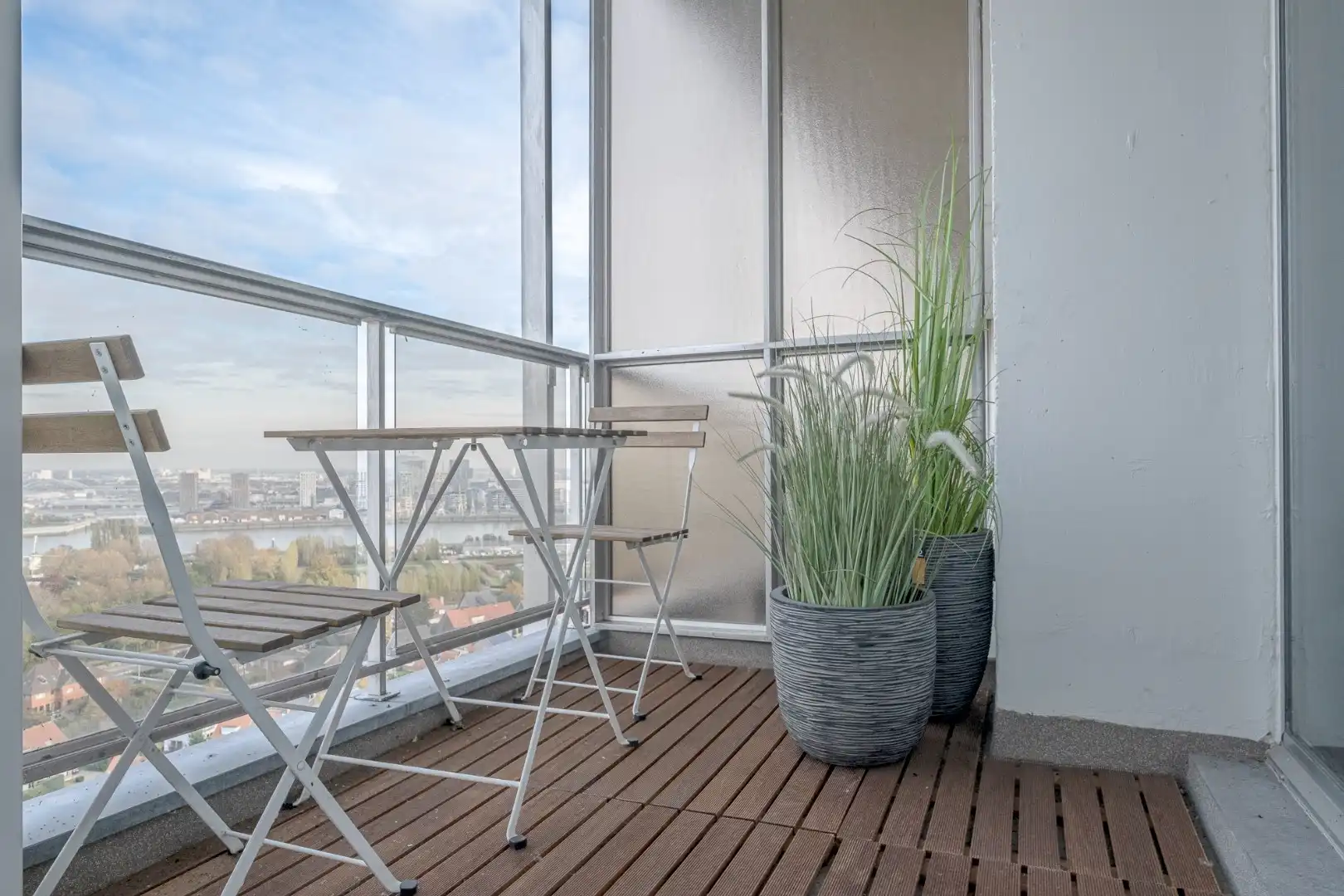 Gemeubeld appartement met prachtig uitzicht foto 15