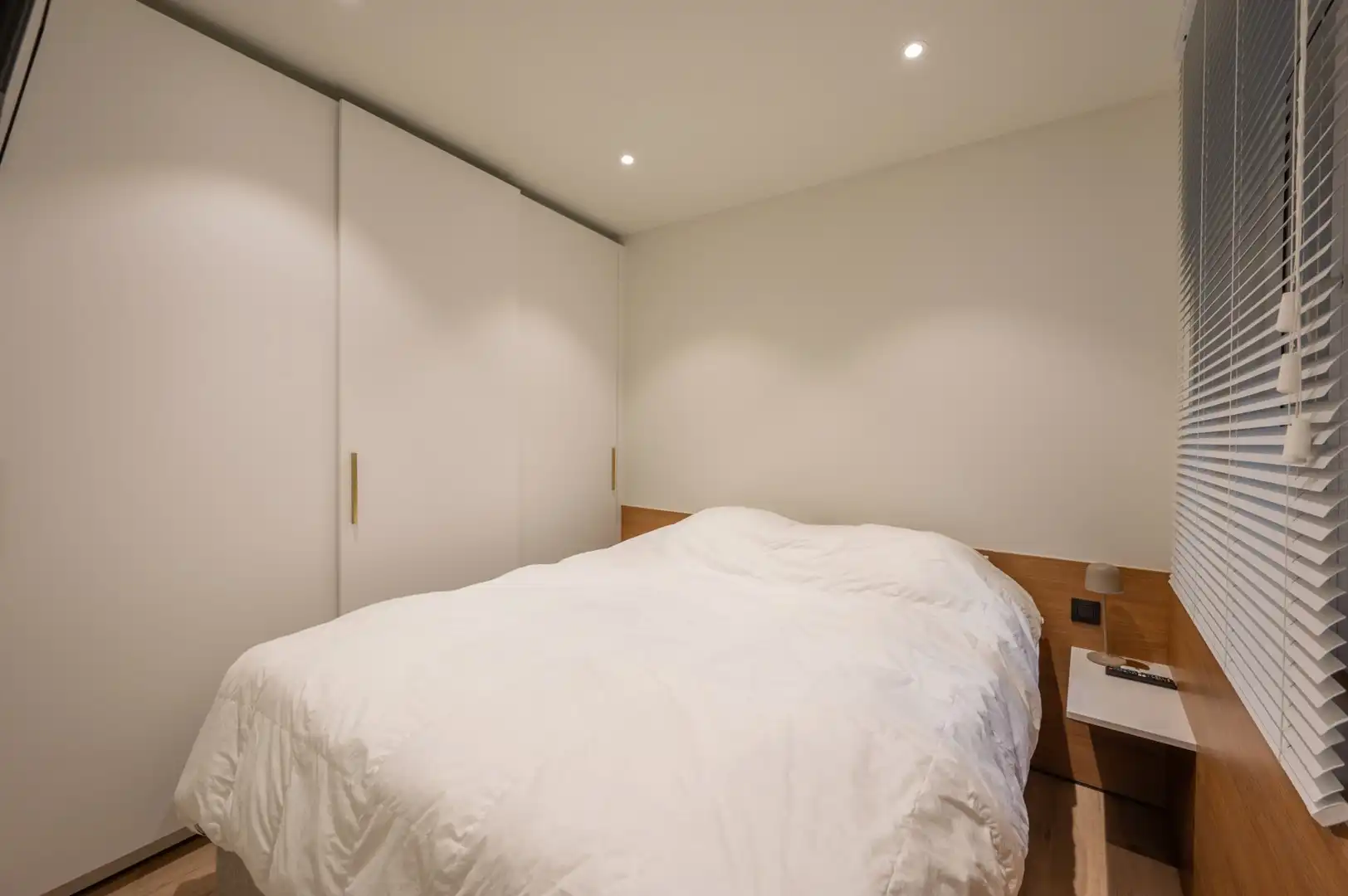 Stijlvol gerenoveerd appartement met zeezicht nabij het Heldenplein foto 6