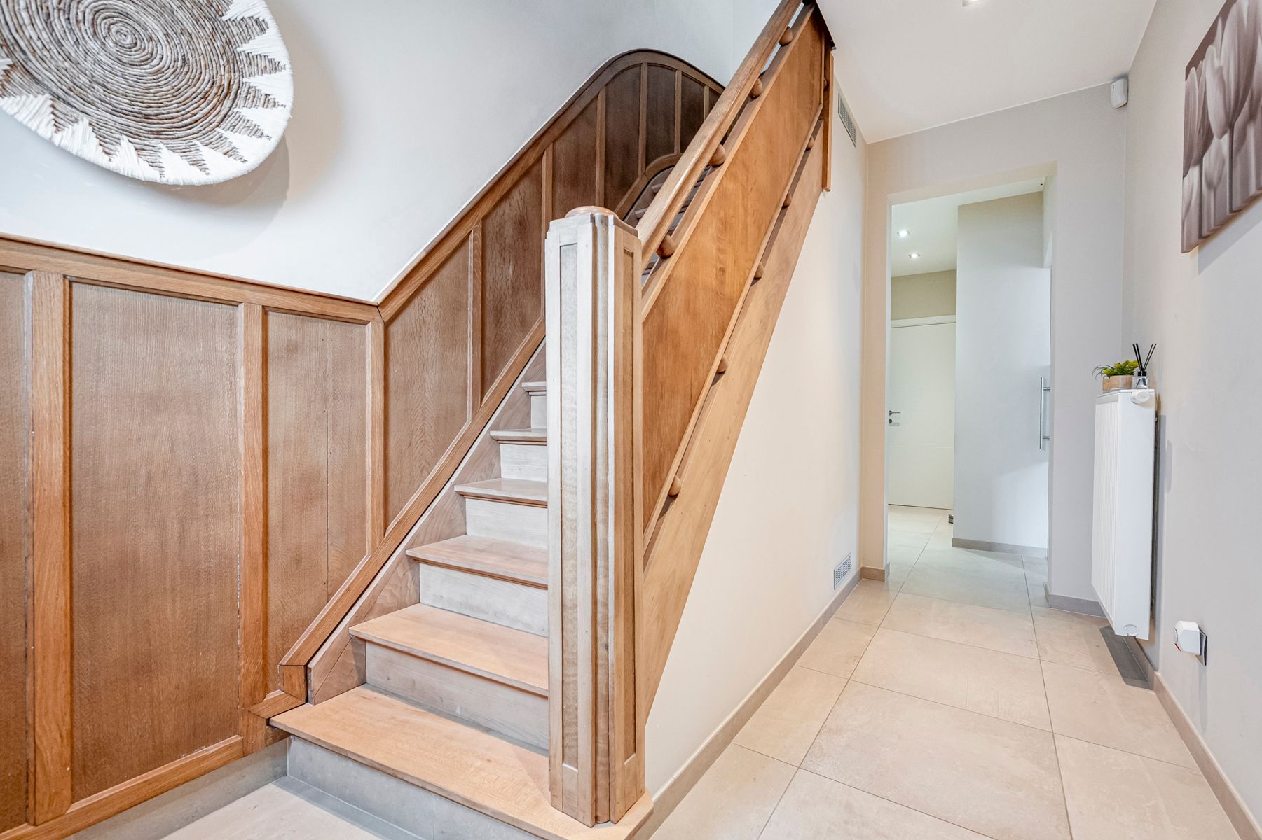 Instapklare woning met 4 slaapkamers en magazijn foto 3