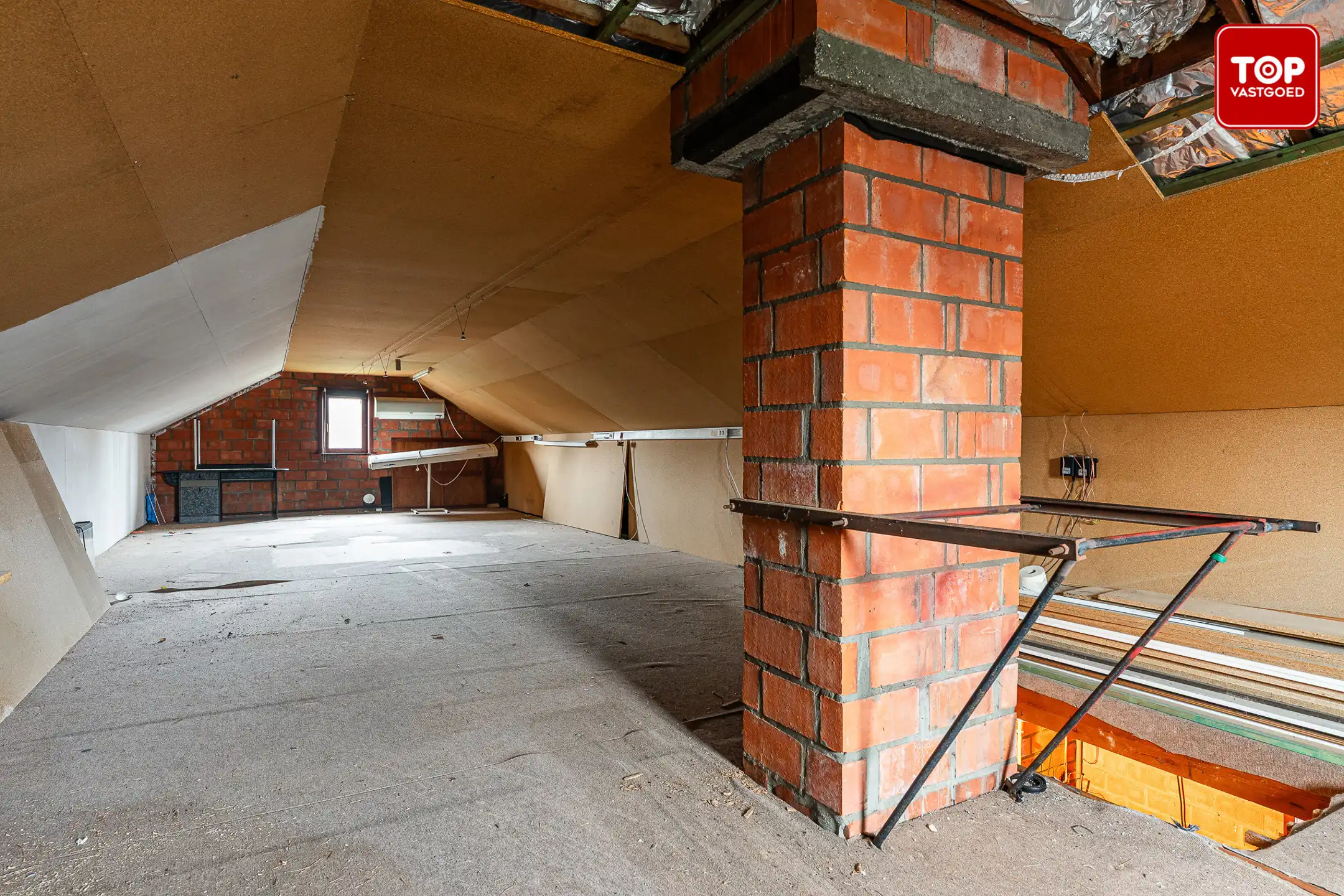 Ruime woning met veel potentieel in rustige wijk foto 18