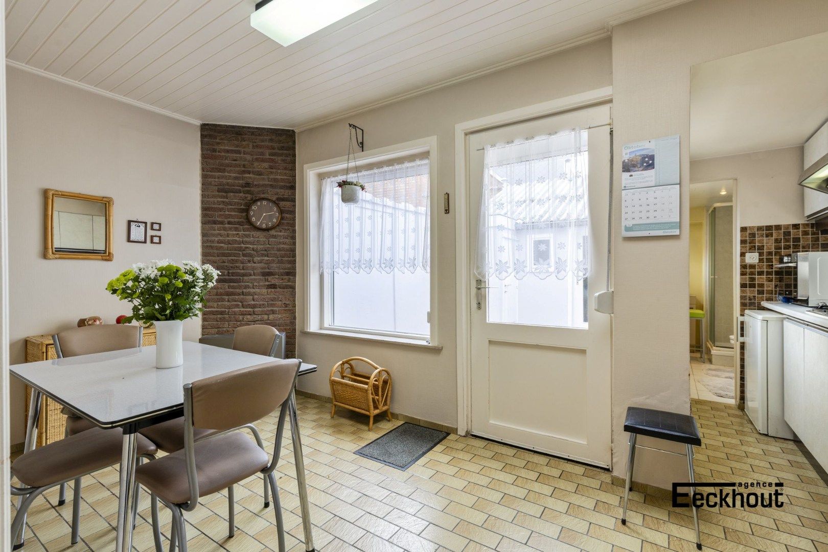 Zeer verzorgde rijwoning op een gunstige ligging te Oostende! foto 8