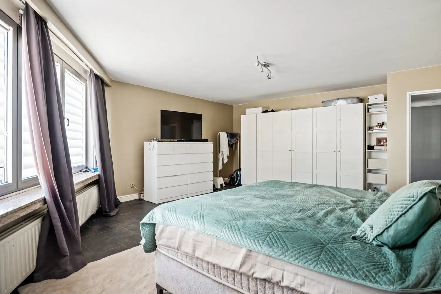 Ruim hoekappartement met veel lichtinval en autostaanplaats! foto 10
