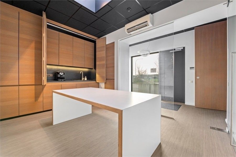 HANDELSPAND GELIJKVLOERS KANTOORRUIMTE IN SINT-TRUIDEN foto 9