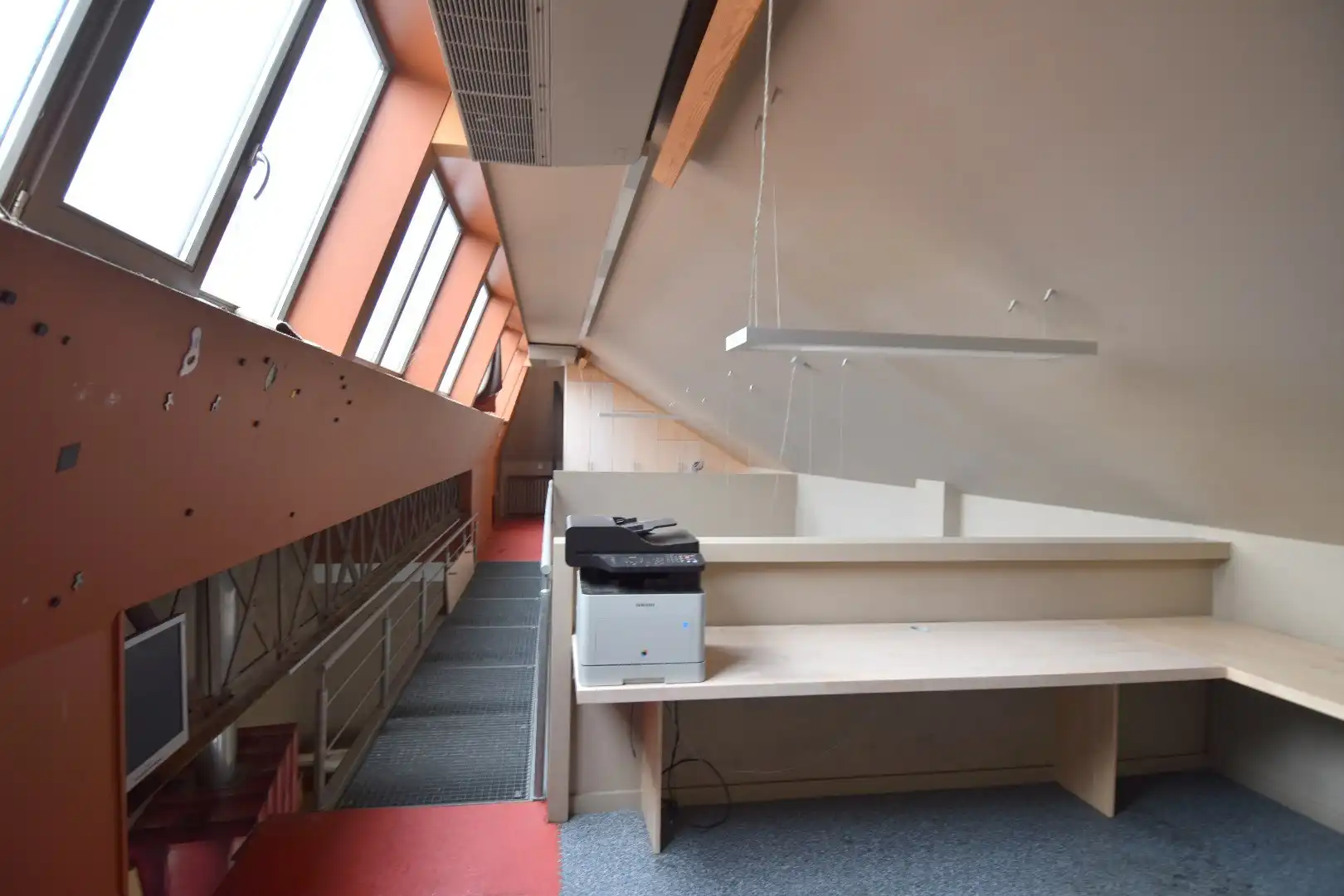 Te renoveren loods met burelen en toonzaal te Marke foto 9