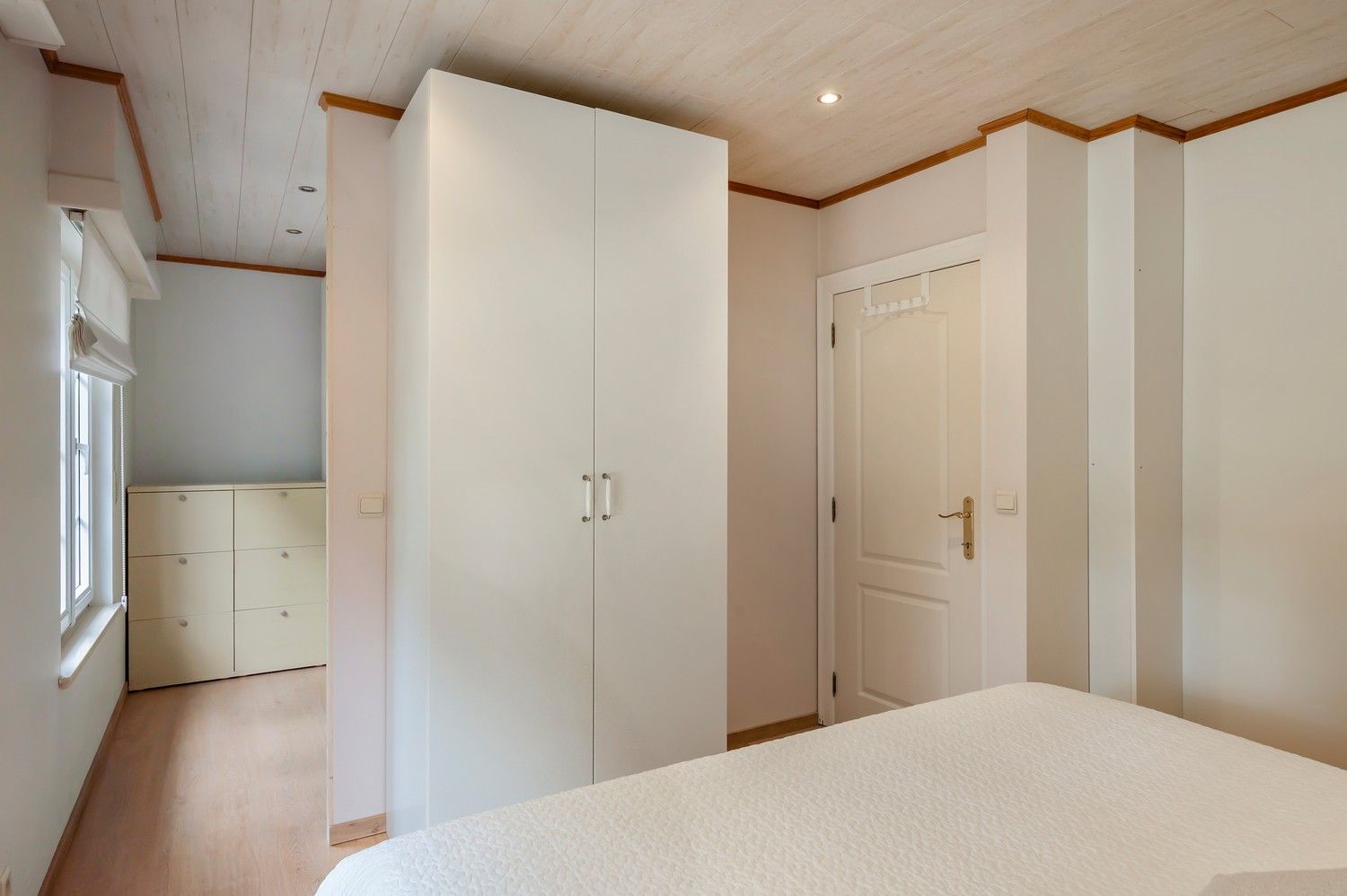 Ruime gezinswoning op breed en groot perceel van 1122m² foto 15