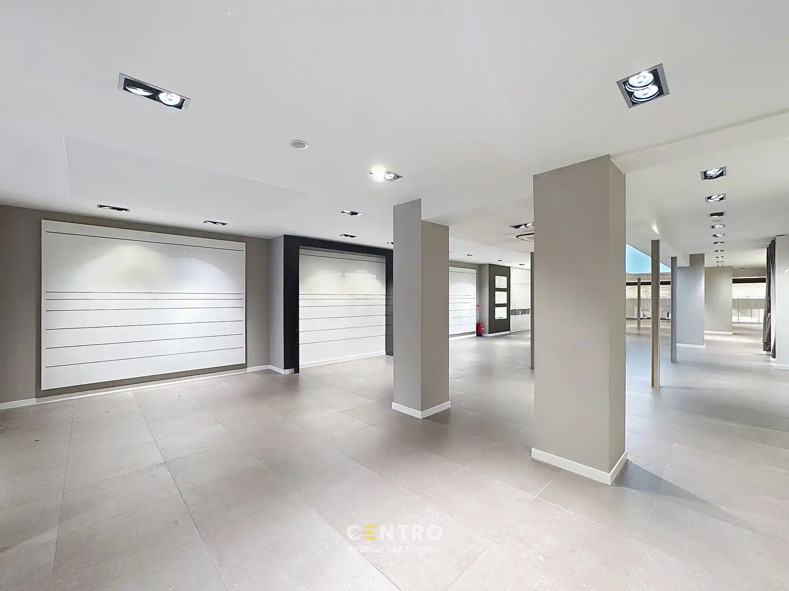 Handelsgelijkvloers op TOPligging (Grote Markt/Ooststraat) te Roeselare! foto 8