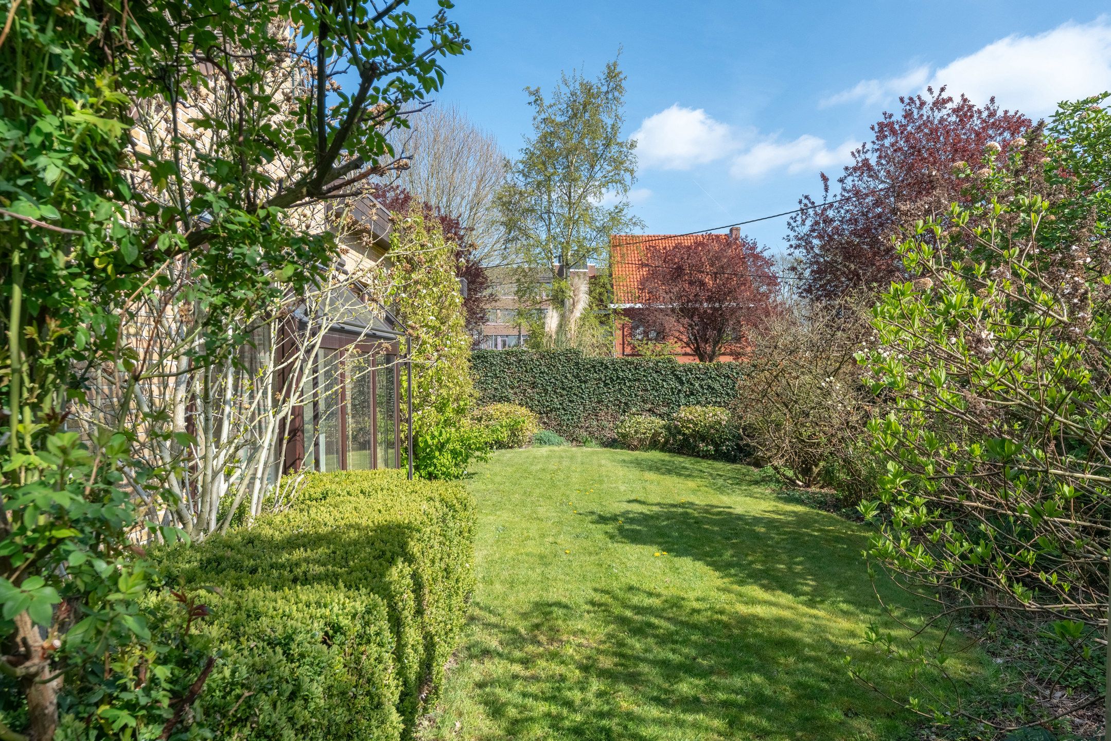 Goed onderhouden villa met 5 slpk's op perceel van 1.060m². foto 35