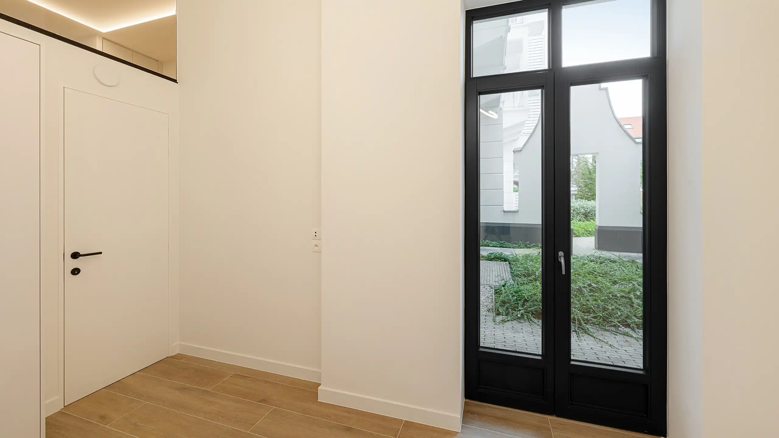 Nieuwbouwappartement met prachtig zicht op Lakeside  foto 28