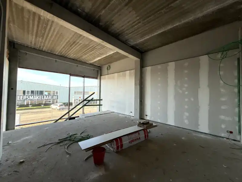 Nieuwbouw KMO-unit 380 m² + 107 m² kantoor op topligging in Evergem foto 14