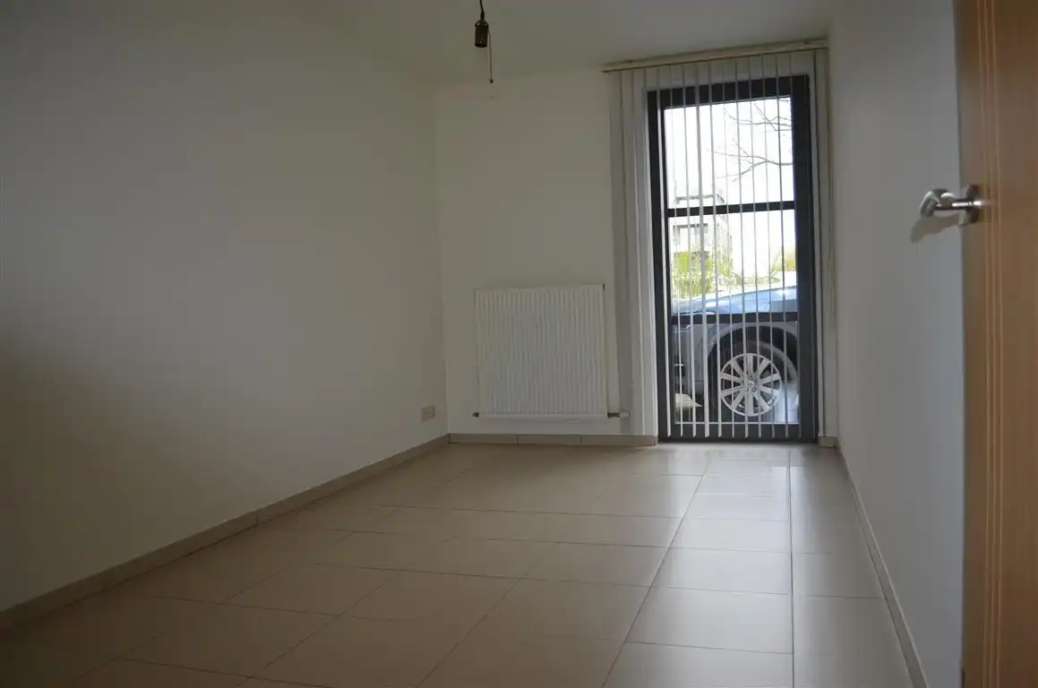 Recent gelijkvloers appartement met twee slaapkamers en privé garage aan de kanaalkom van Leopoldsburg. foto 8