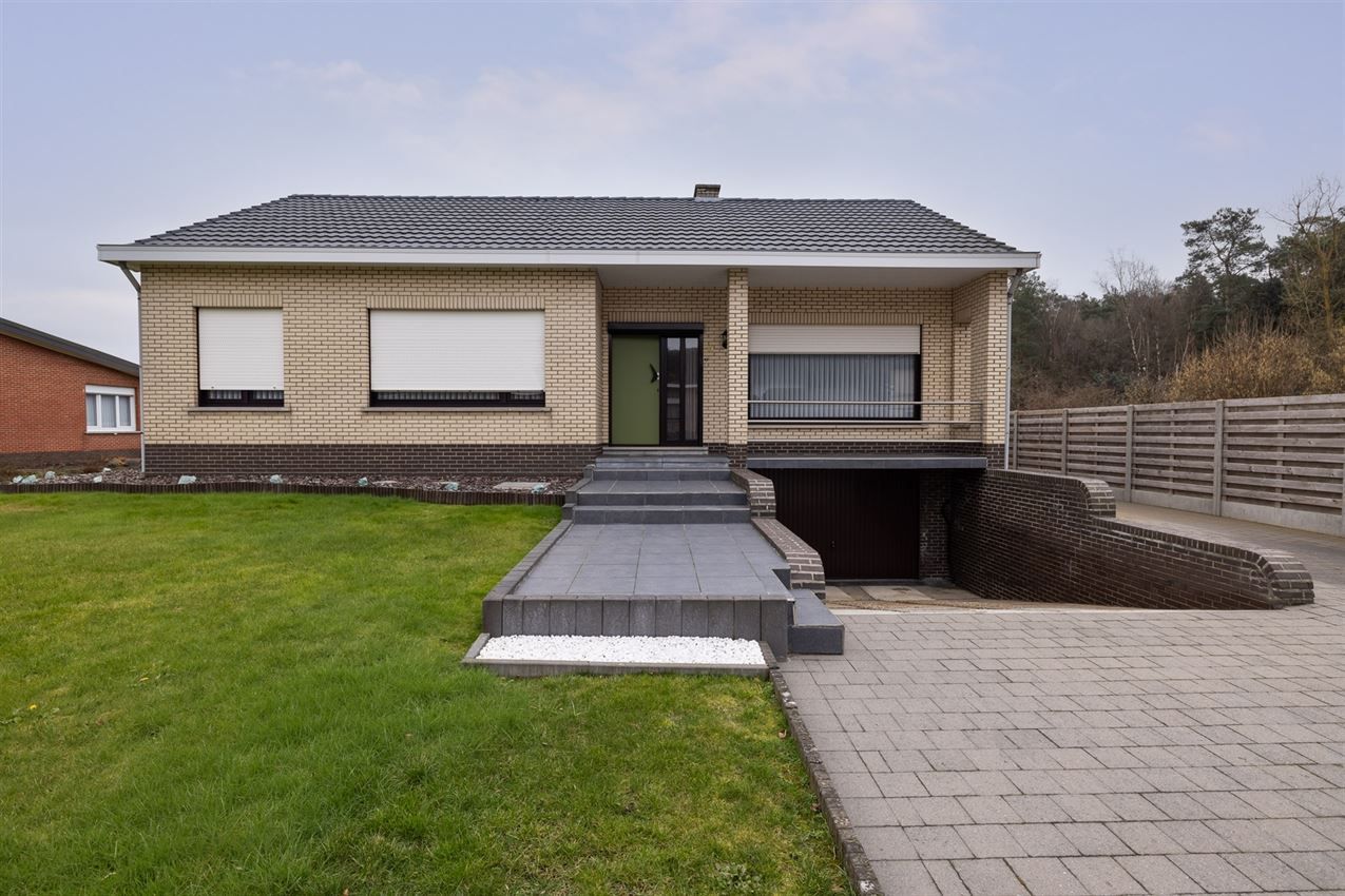 Netjes onderhouden woning op 11a95 grenzend aan agrarisch gebied foto 3