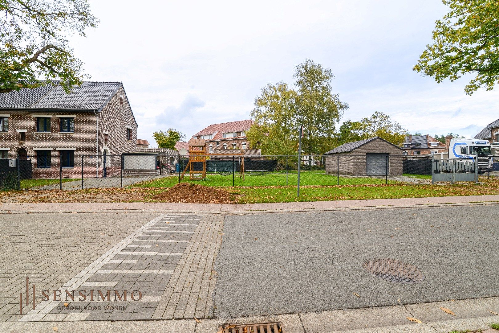 Halfopen woning met 3 slaapkamers en ruime tuin foto 2