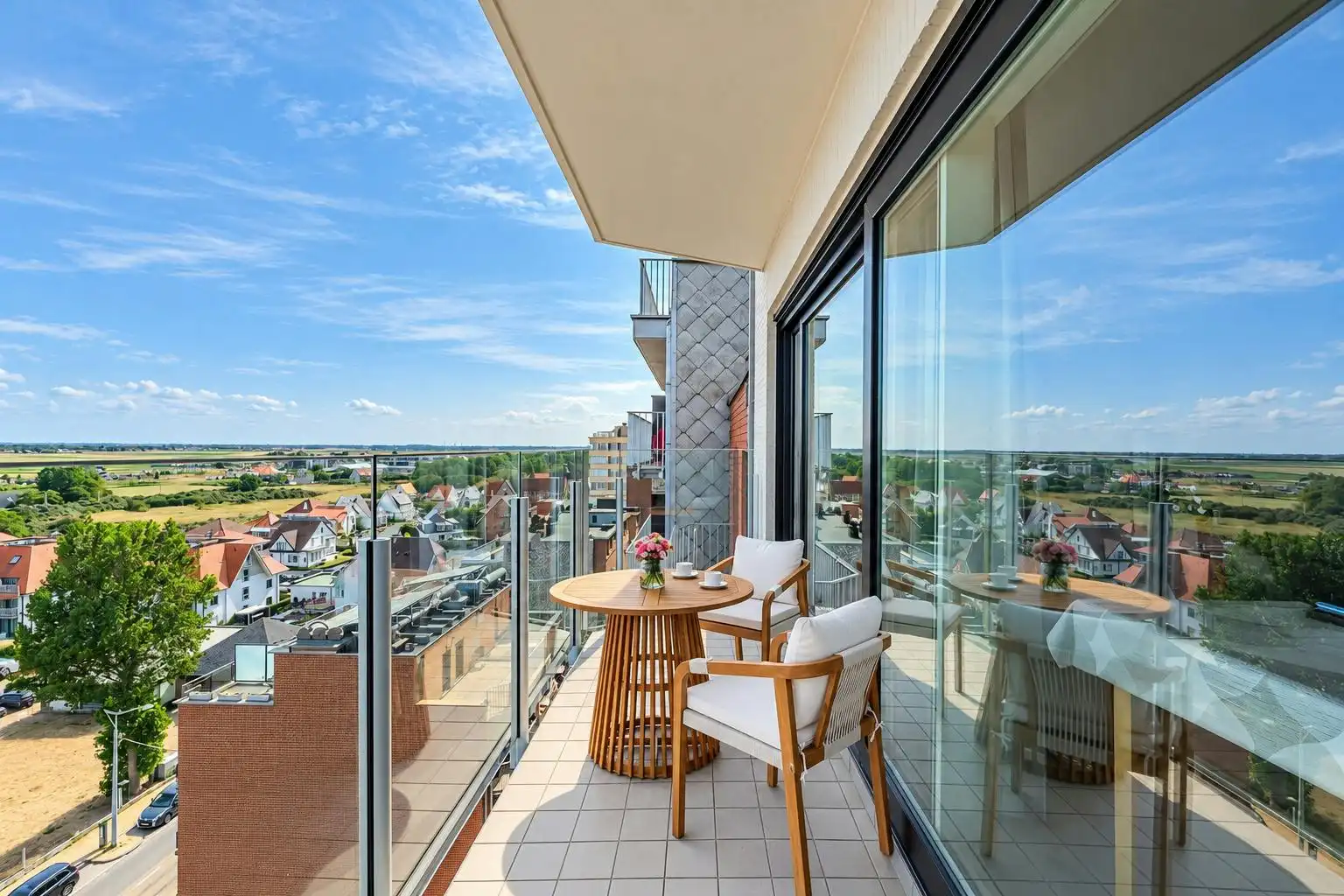Zonnige studio met terras en zicht op het hinterland! foto {{pictureIndex}}