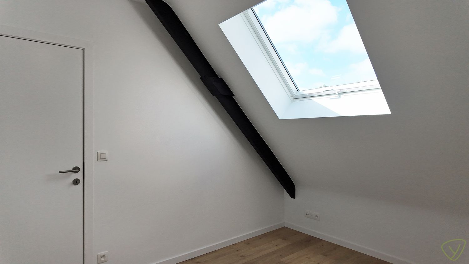 Kwaliteitsvol gerenoveerde en zeer energiezuinige woning vlakbij Veldekensbrug! foto 15