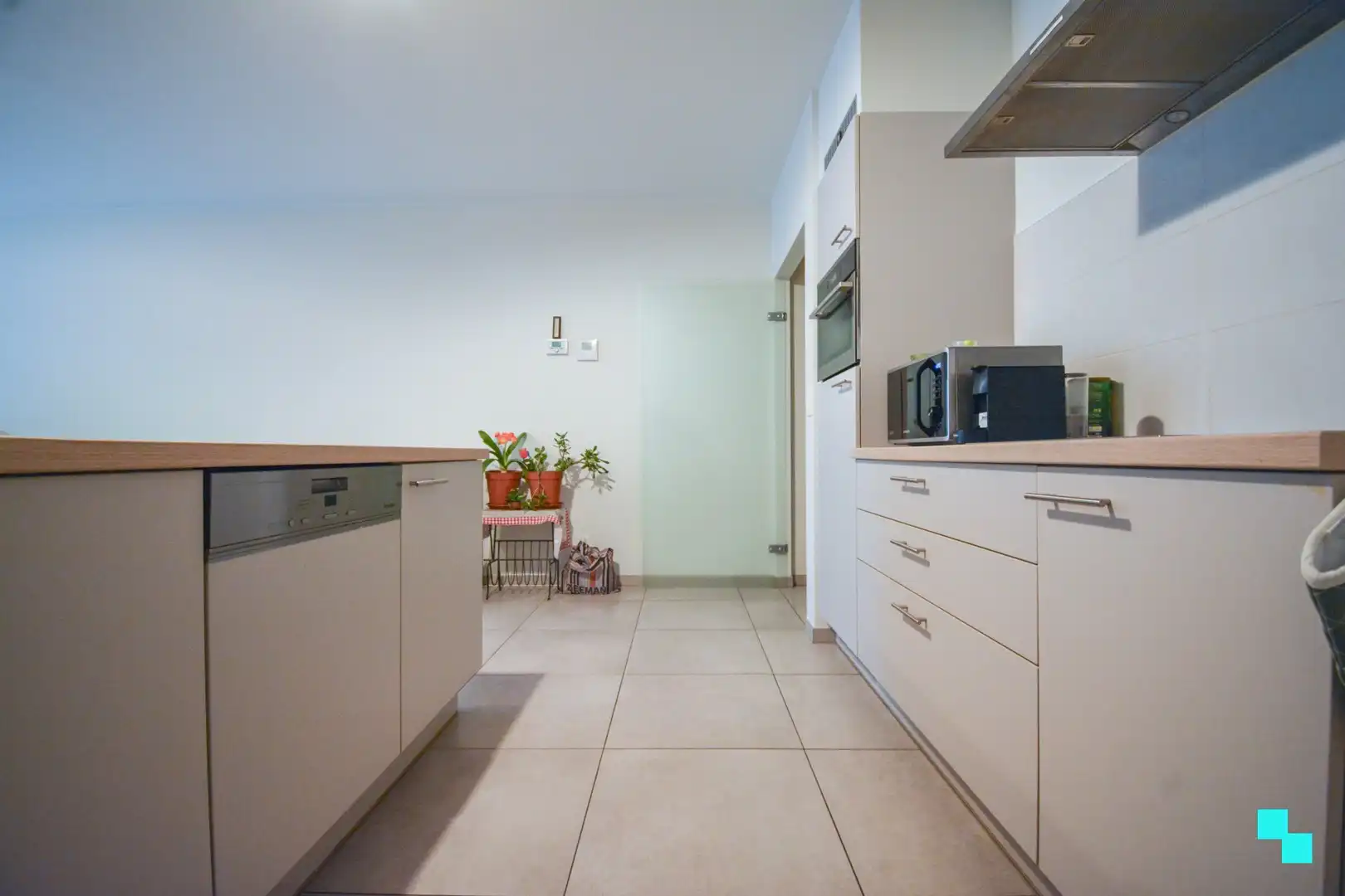 Recent, gelijkvloers appartement met garage te Westrozebeke foto 10