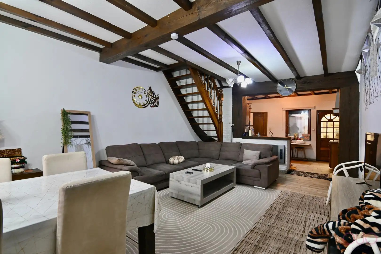 Licht op te frissen woning in hartje Sint-Truiden met 3 slaapkamers en 12x zonnepanelen foto 4