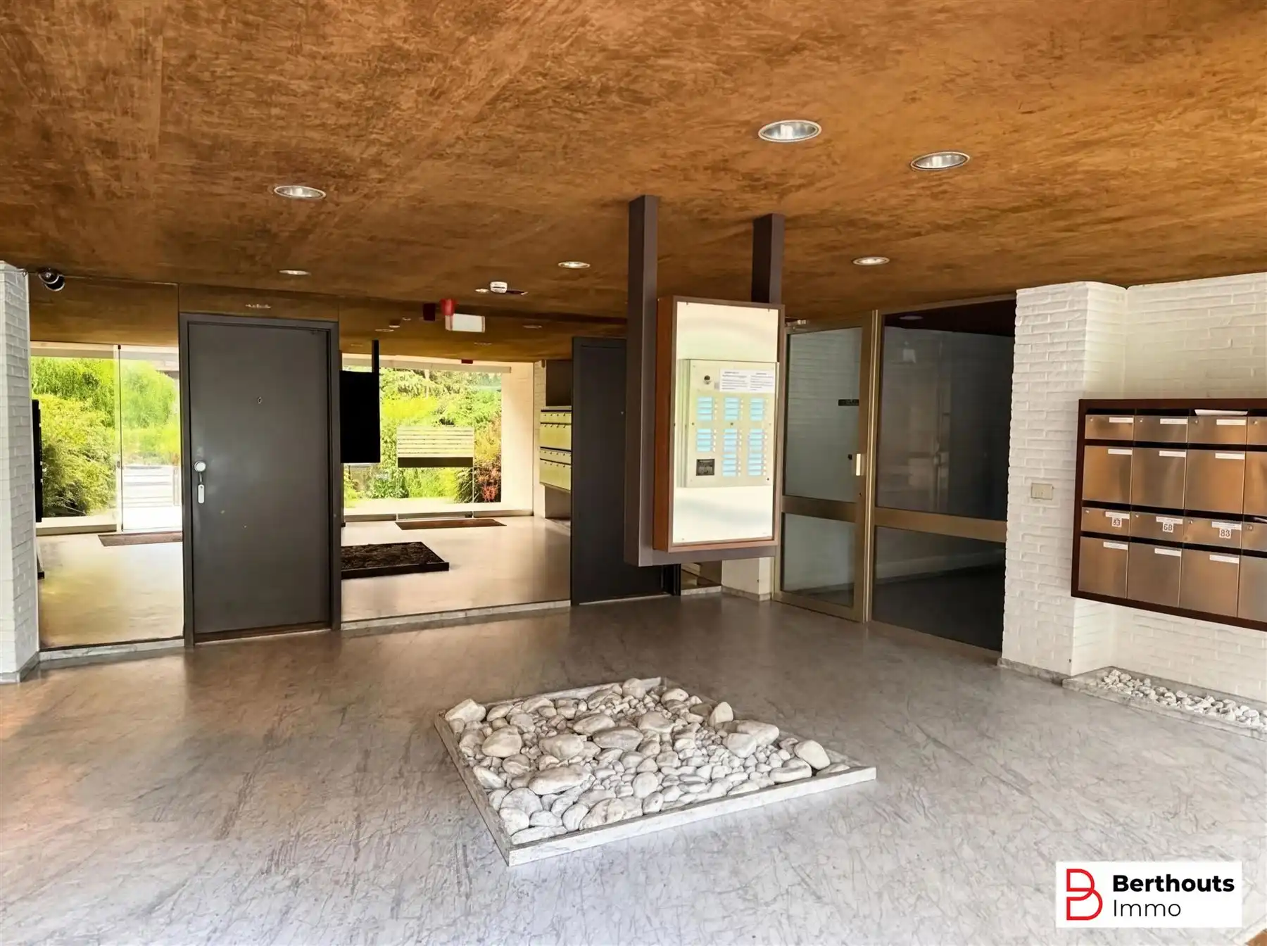 APPARTEMENT INCLUSIEF  ONDERGRONDSE STAANPLAATS foto 2