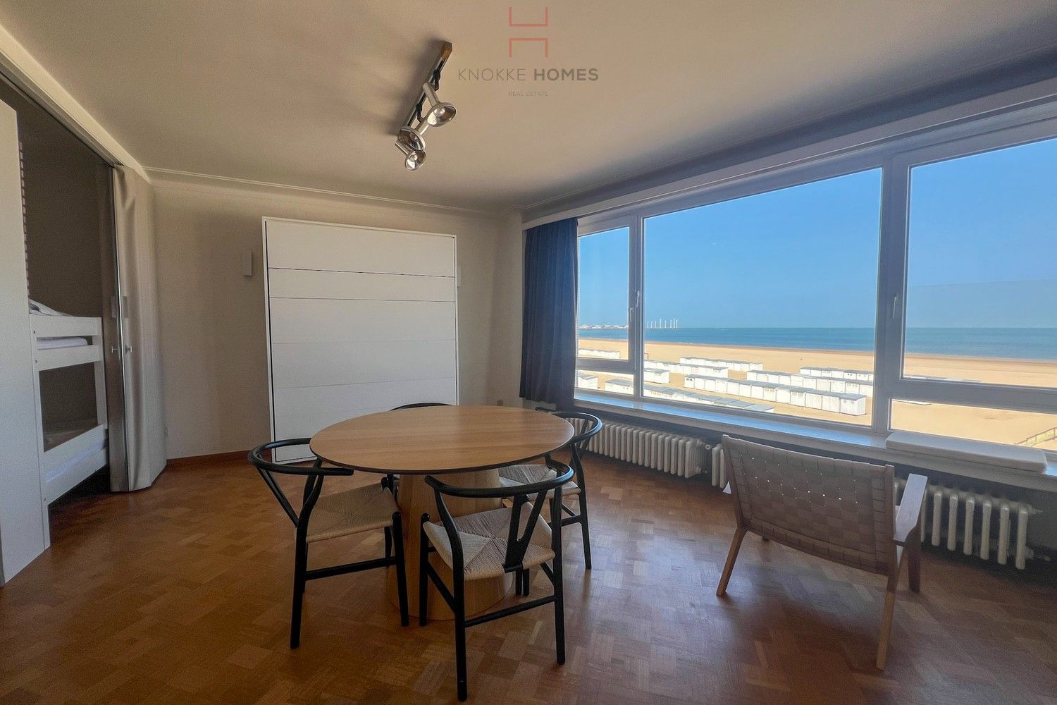 Ruime studio op de zeedijk aan het Albertstrand foto 2