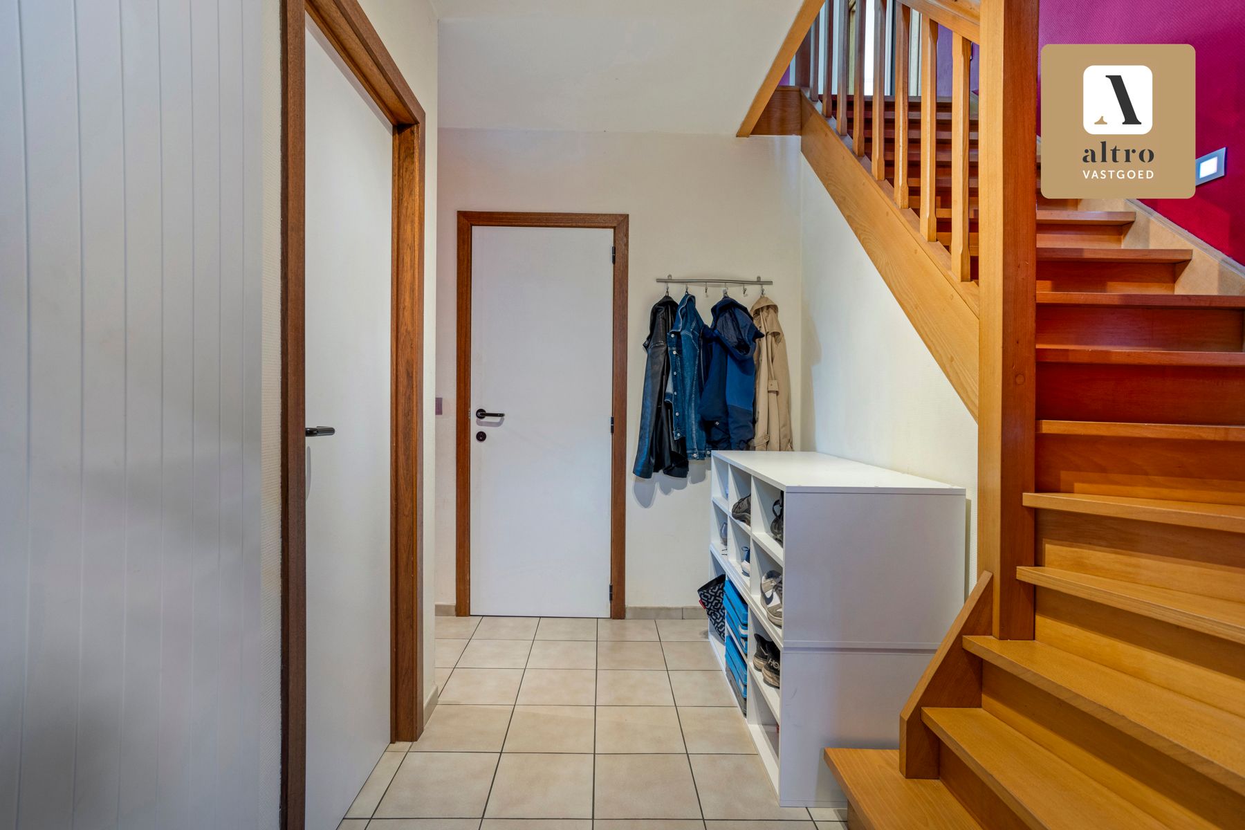 Instapklare open bebouwing met garage en  4 slaapkamers  foto 2