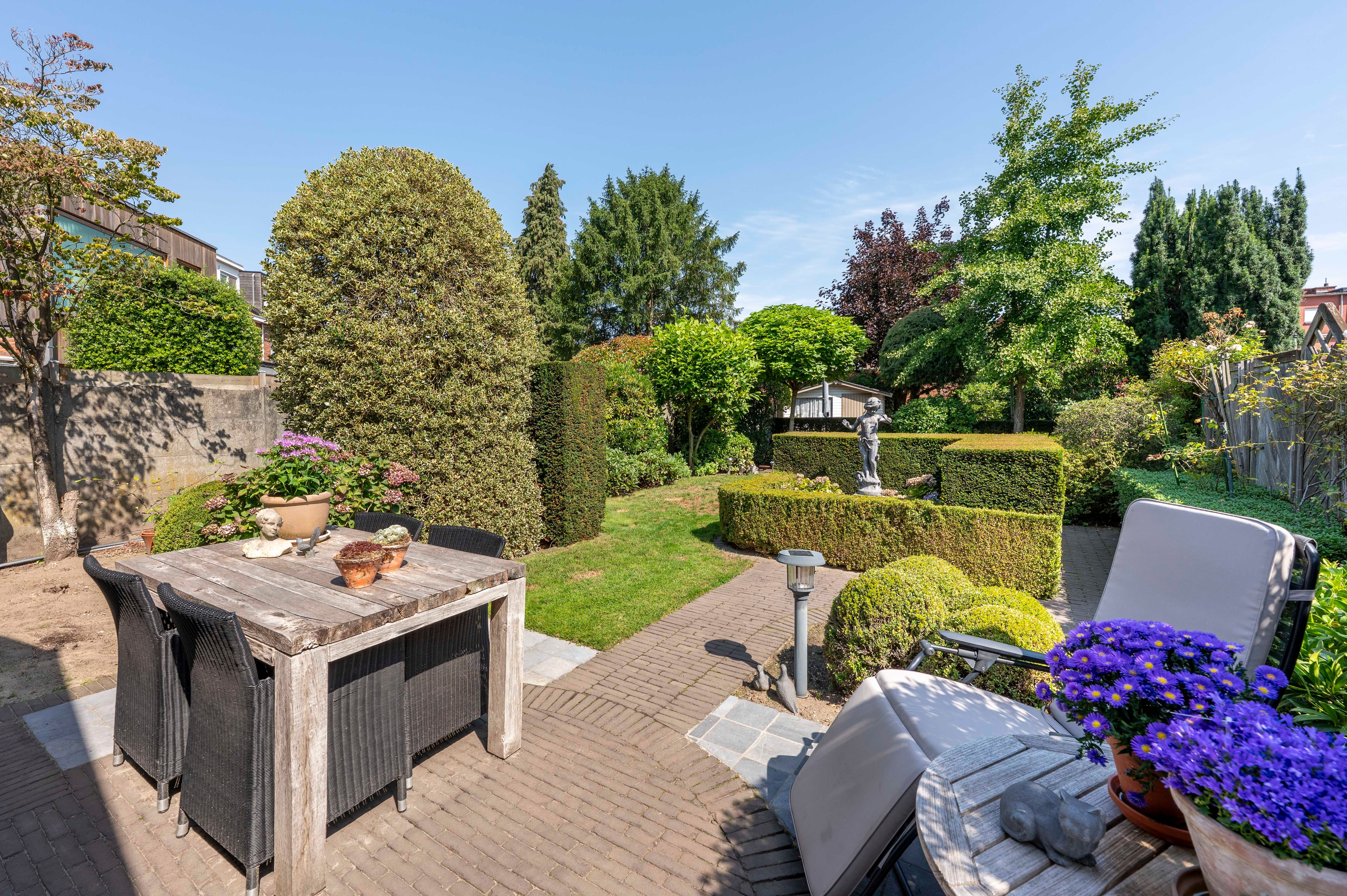 Instapklare gezinswoning met prachtige tuin en veranda in hartje Ekeren foto 15