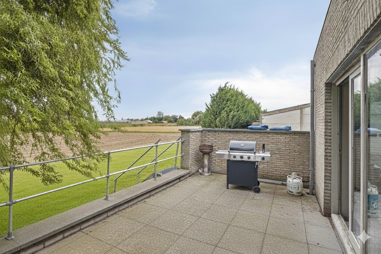 alfopen bebouwing met 3 slaapkamers op een ruim perceel in Gits! foto 5