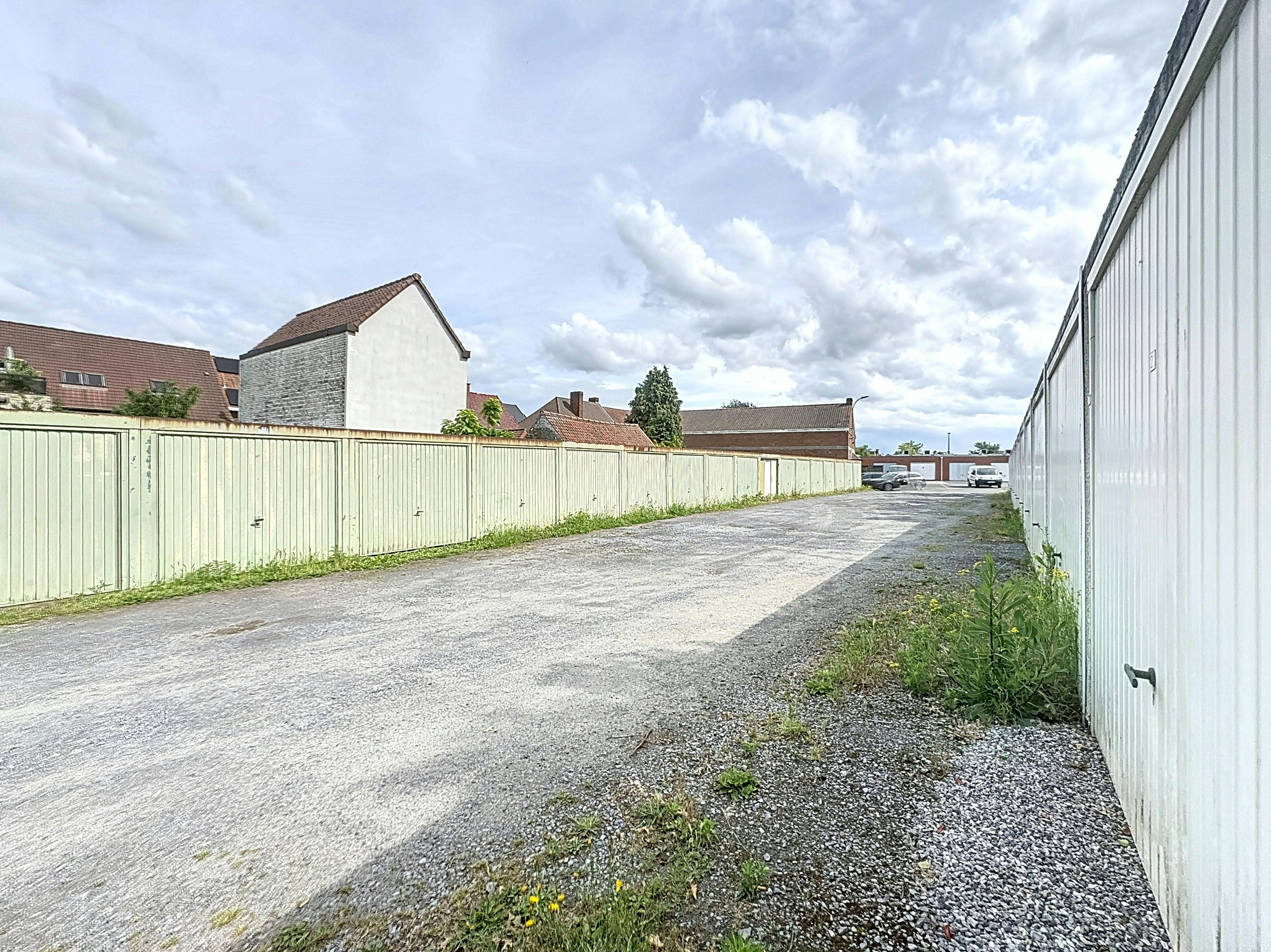 Opbrengsteigendom: garageboxen te koop in Sint-Eloois-Vijve foto 2
