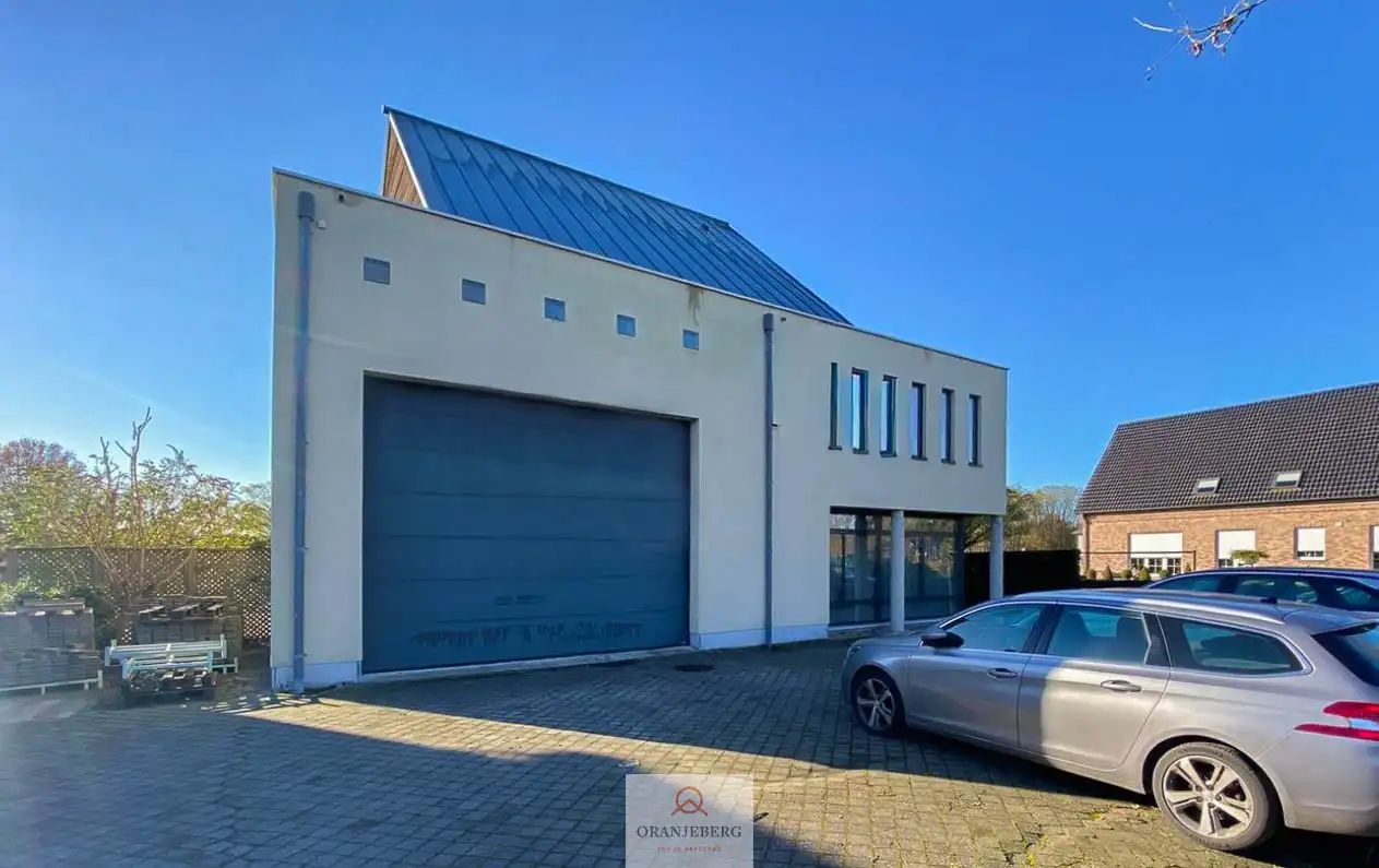 Magazijn met kantoor en woonst foto 28