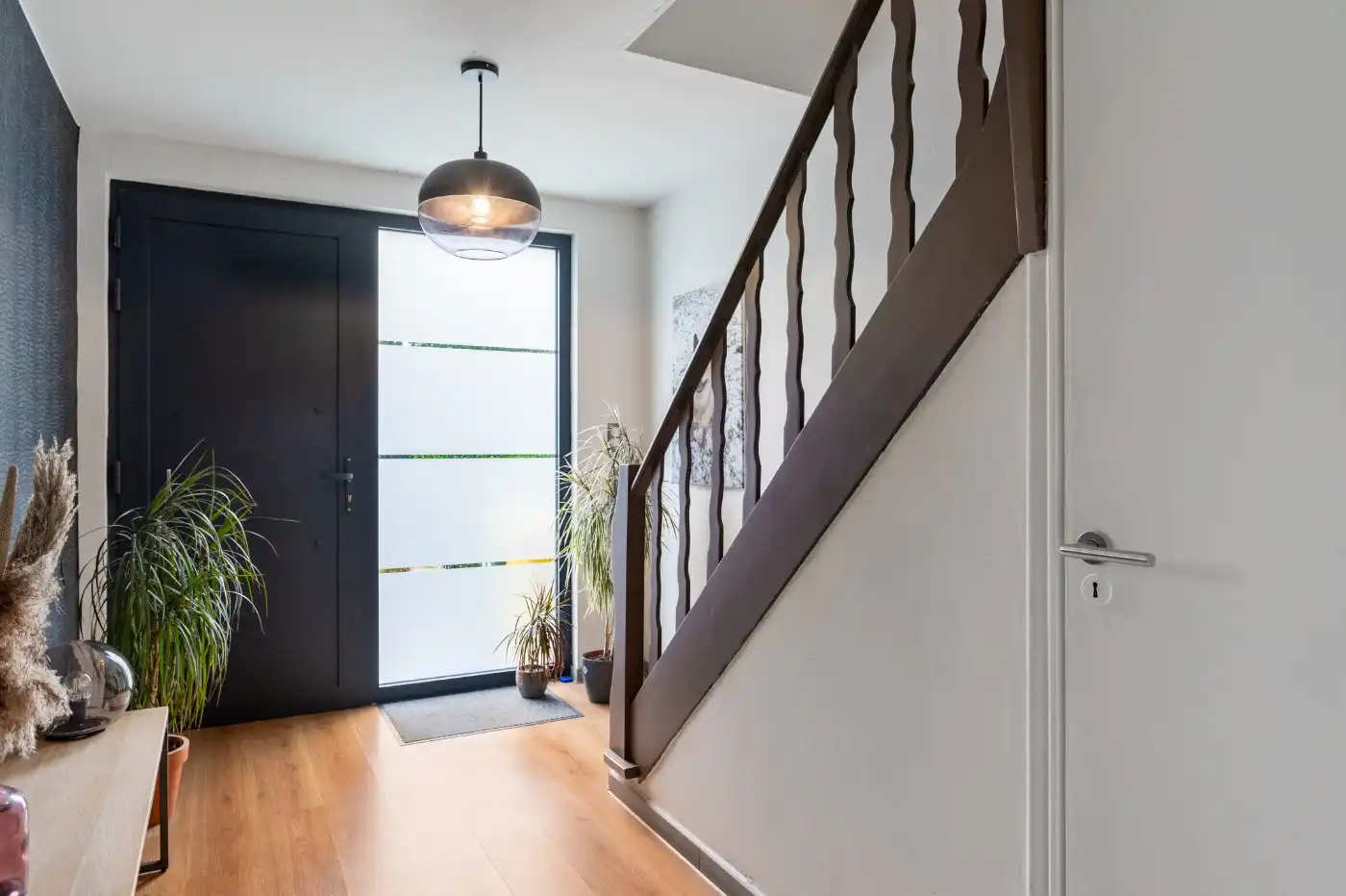Instapklare bel-etage met 2 slpk, garage én gezellige tuin foto 2